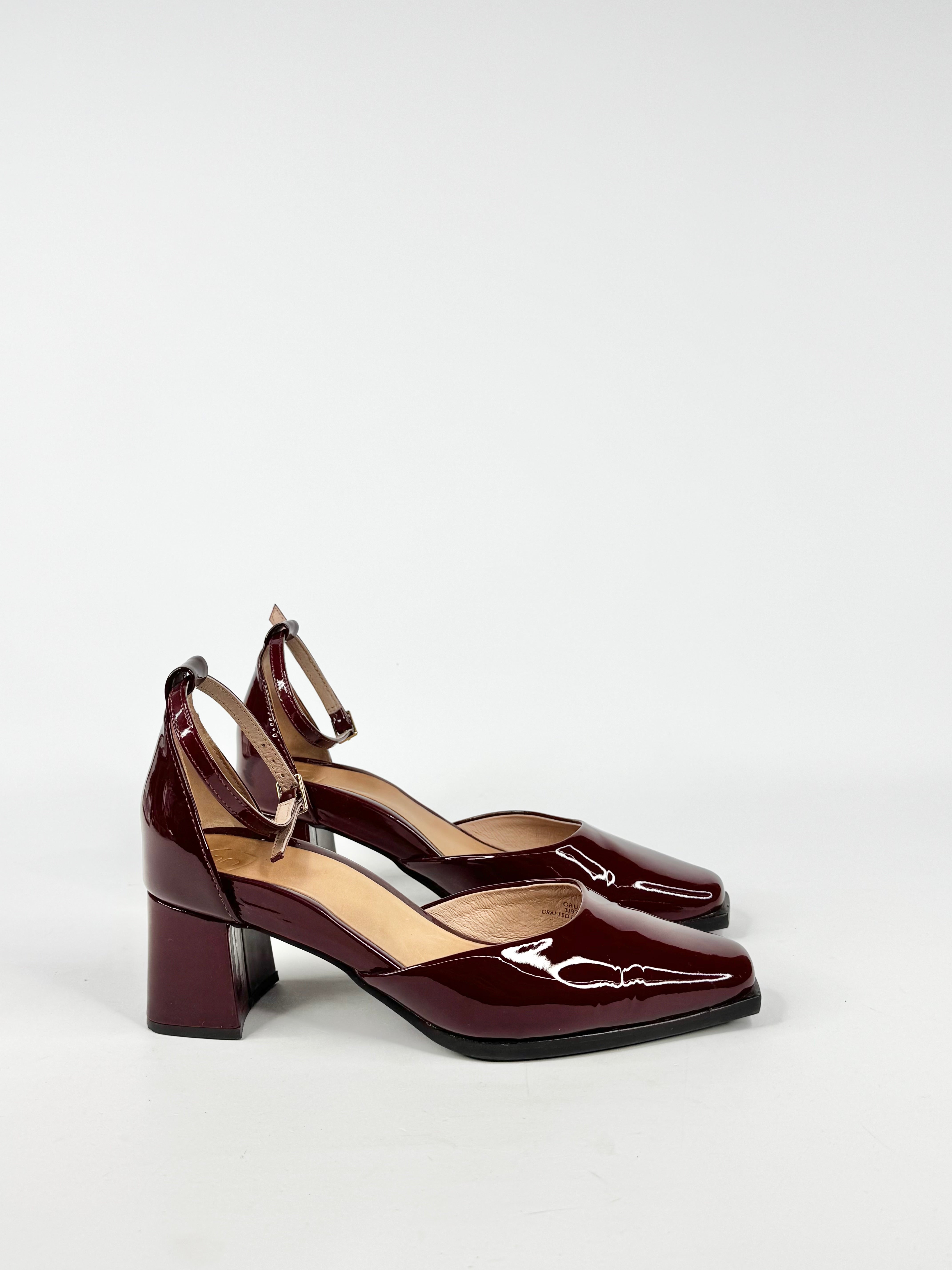 Bared Burgundy Patent Leather Mary Janes - EU37