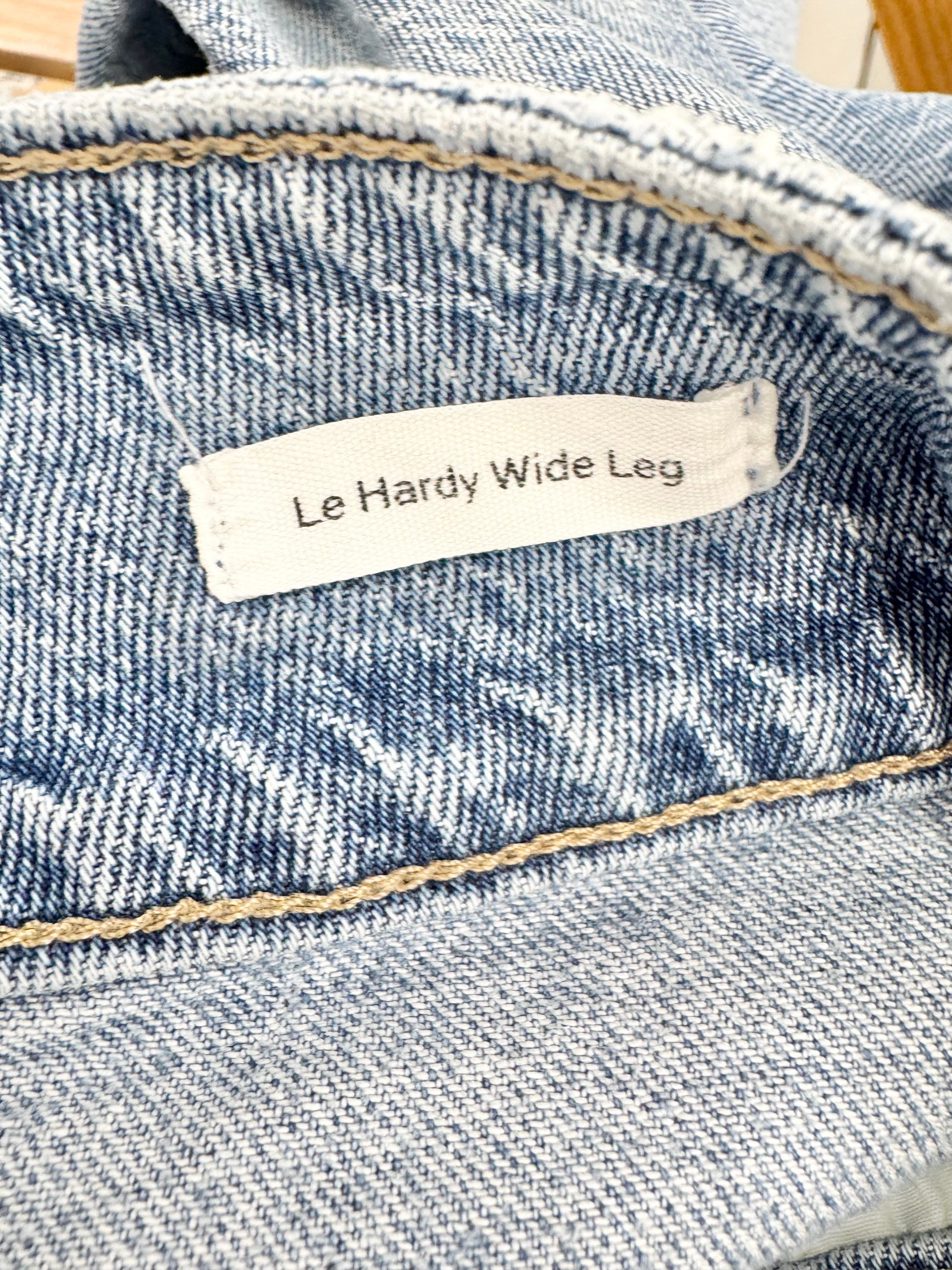 Frame Light Wash Wide Leg Jeans - AU8