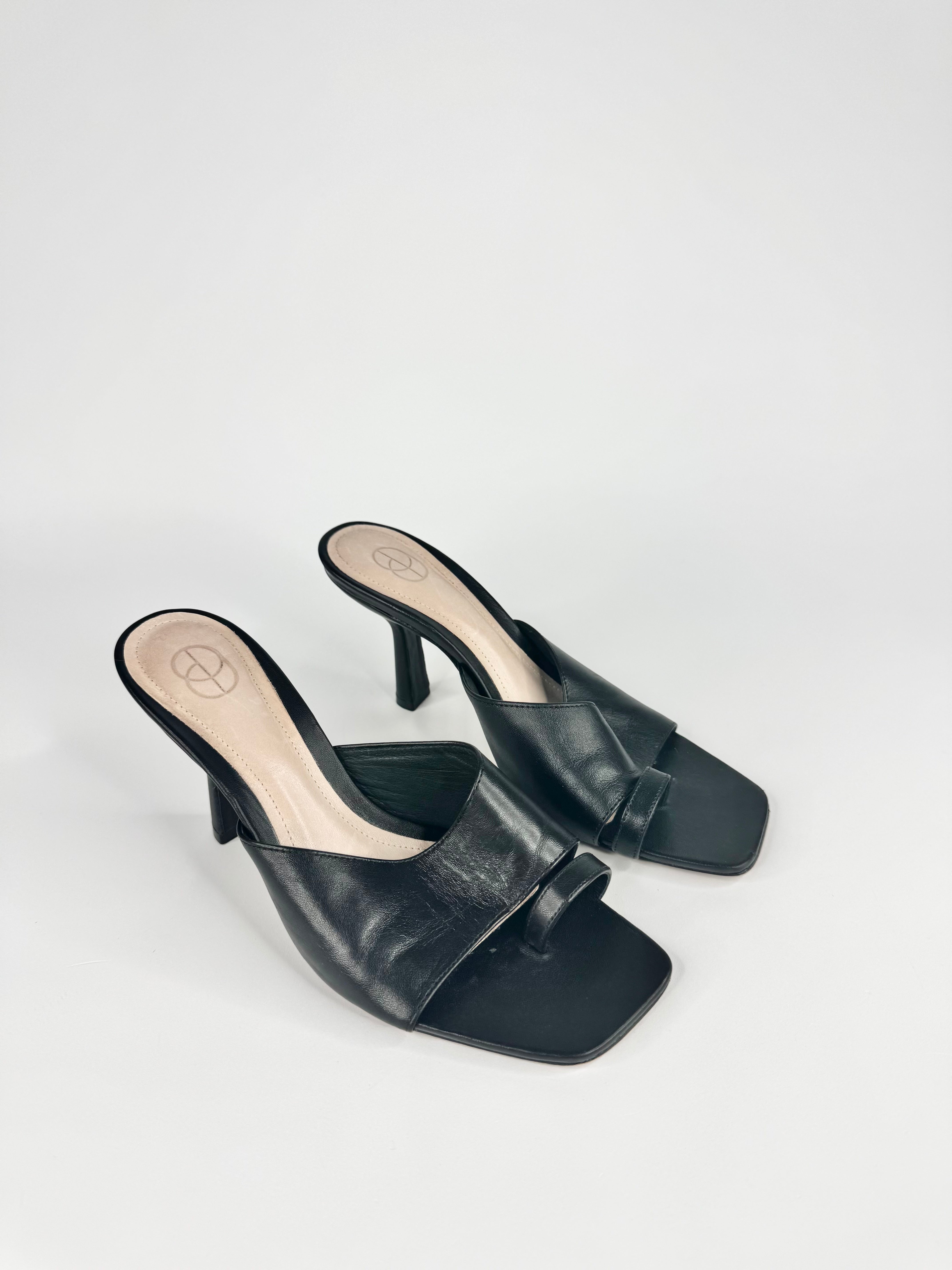 Porte & Paire Black Minimalist Open Toe Pants - EU36.5