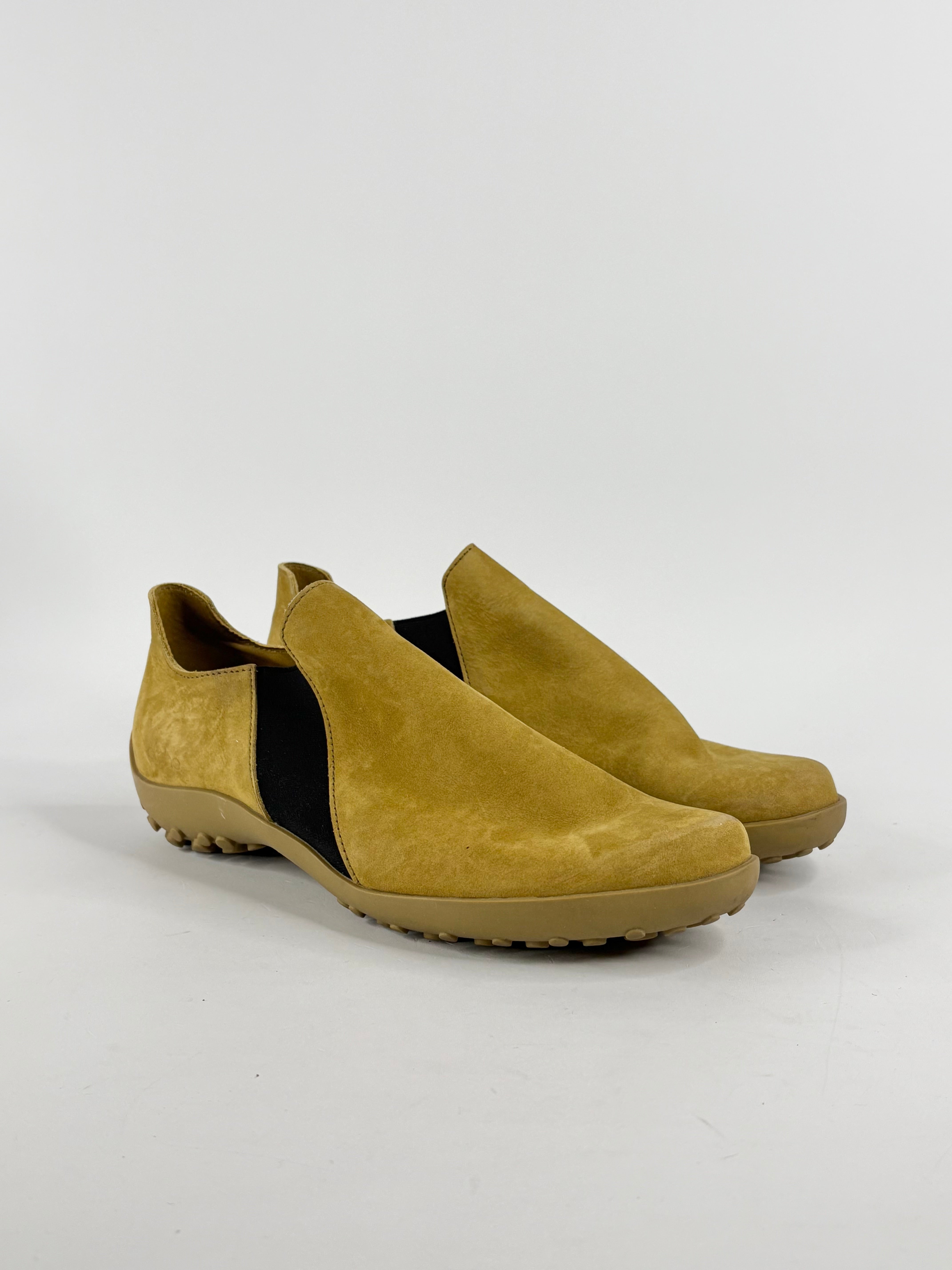 Arche Kiwifruit Nubuck Pulman Slip Ons - EU39