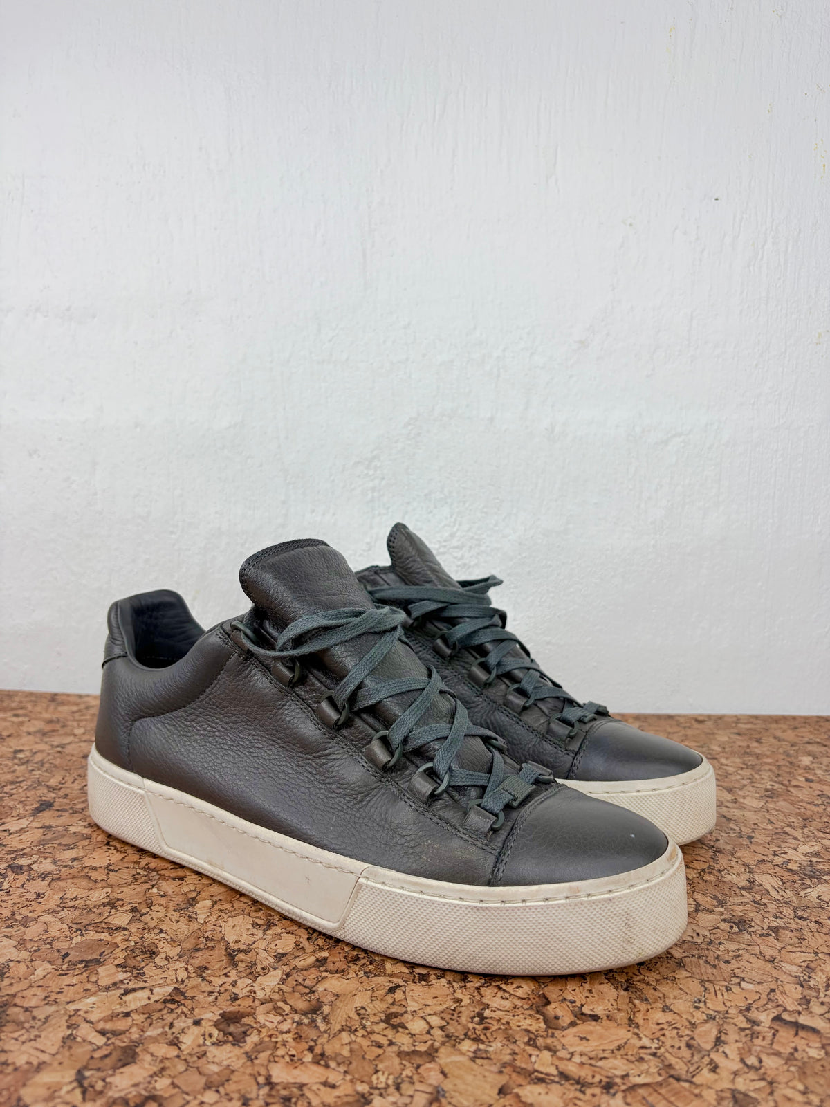 Balenciaga Dark Grey Arena Low Leather Lace Ups - EU42