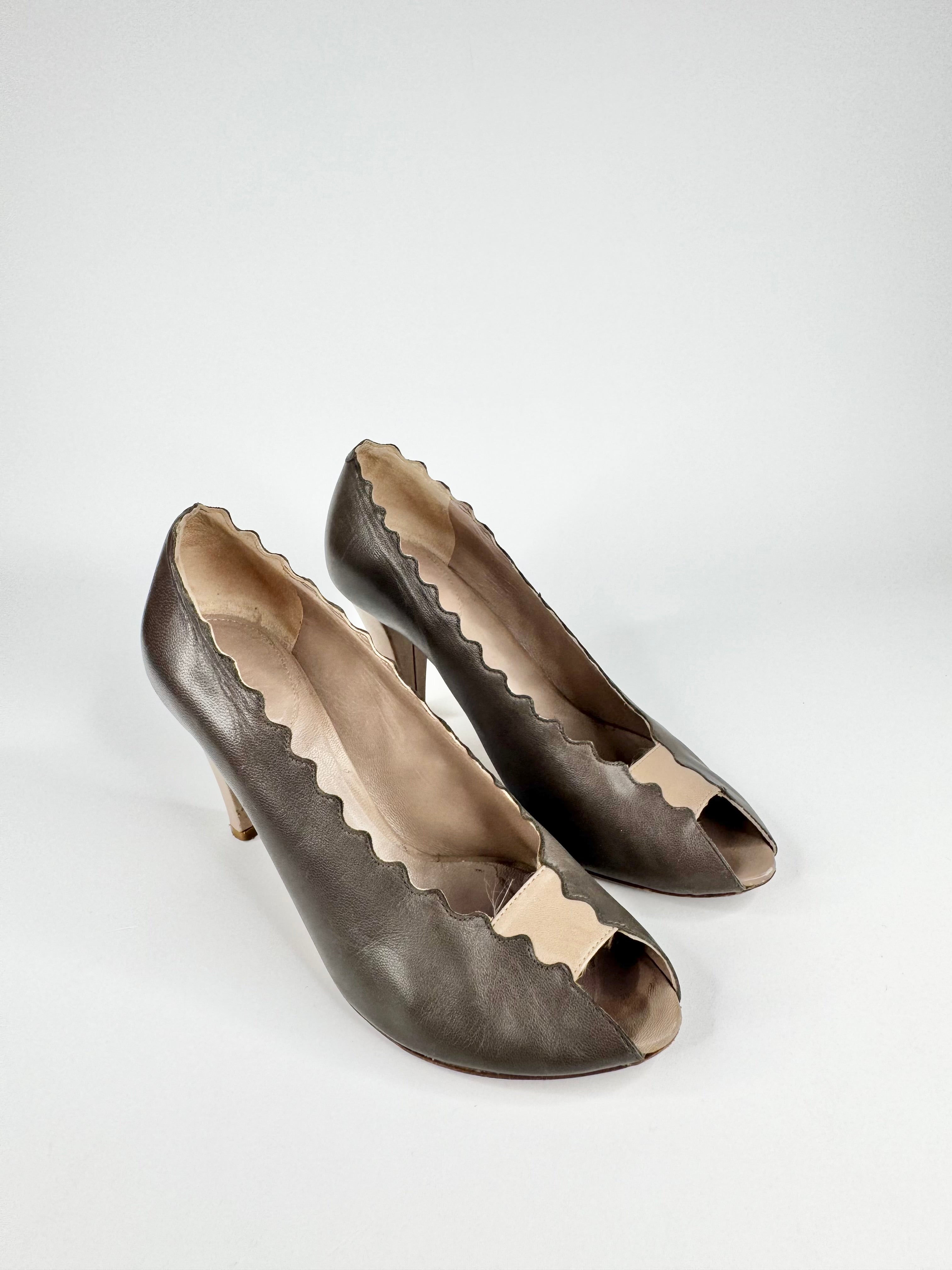 Chloé Taupe 'Lauren' Scalloped Pumps - EU39