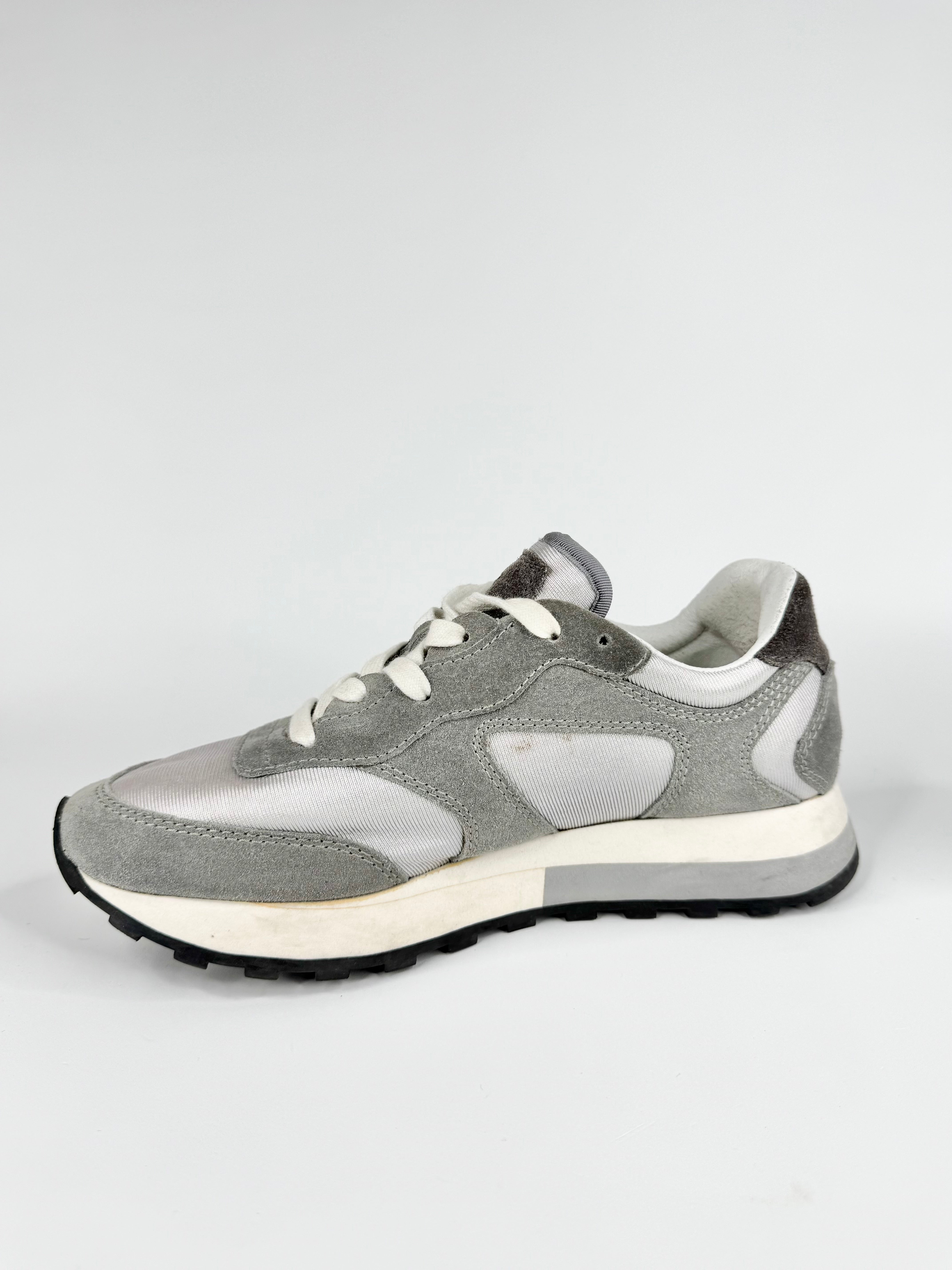 Off-White Grey & White 'Runner' Sneakers - EU39