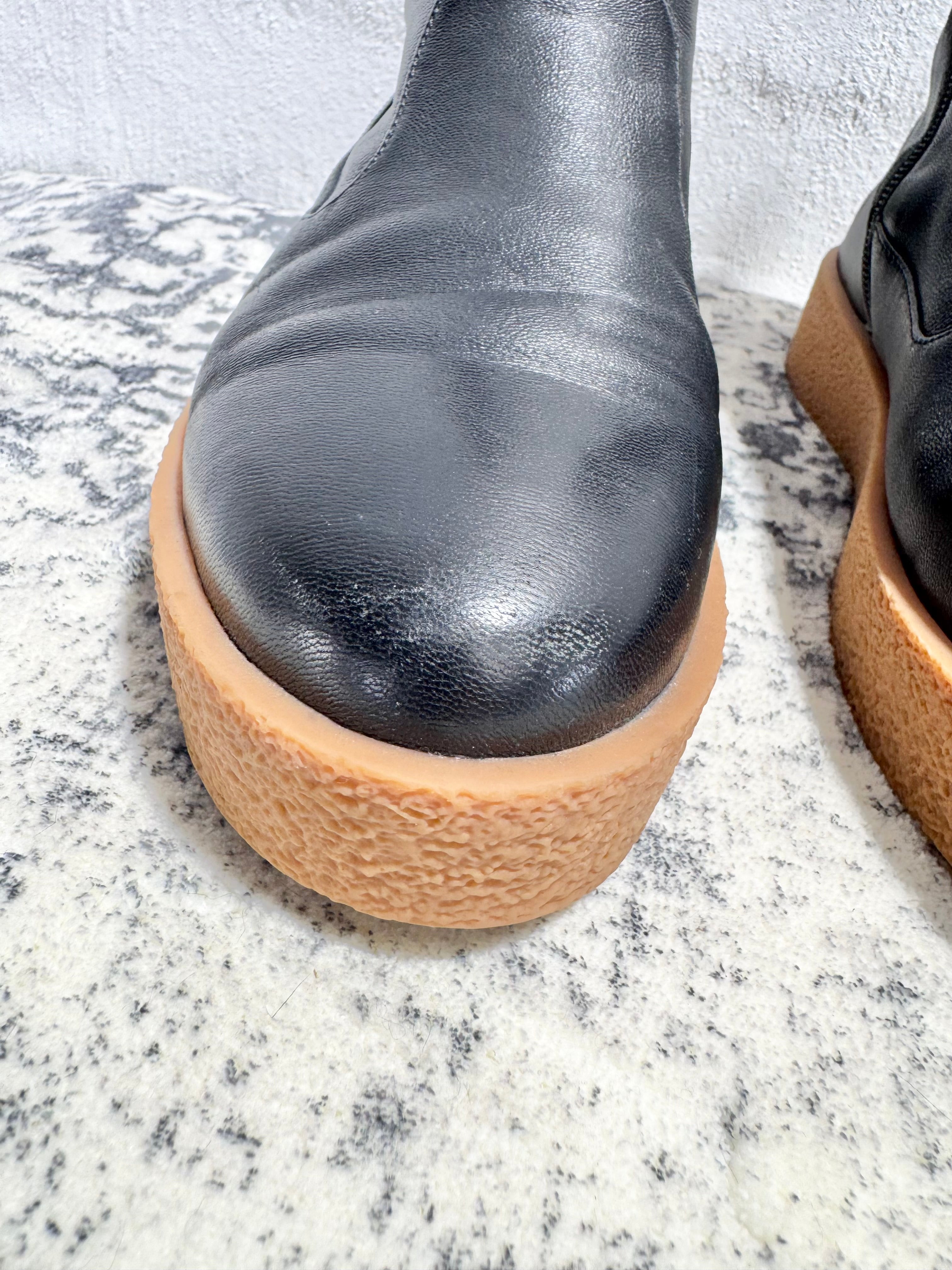 Radical Yes! Black& Tan Platform Boots - EU38