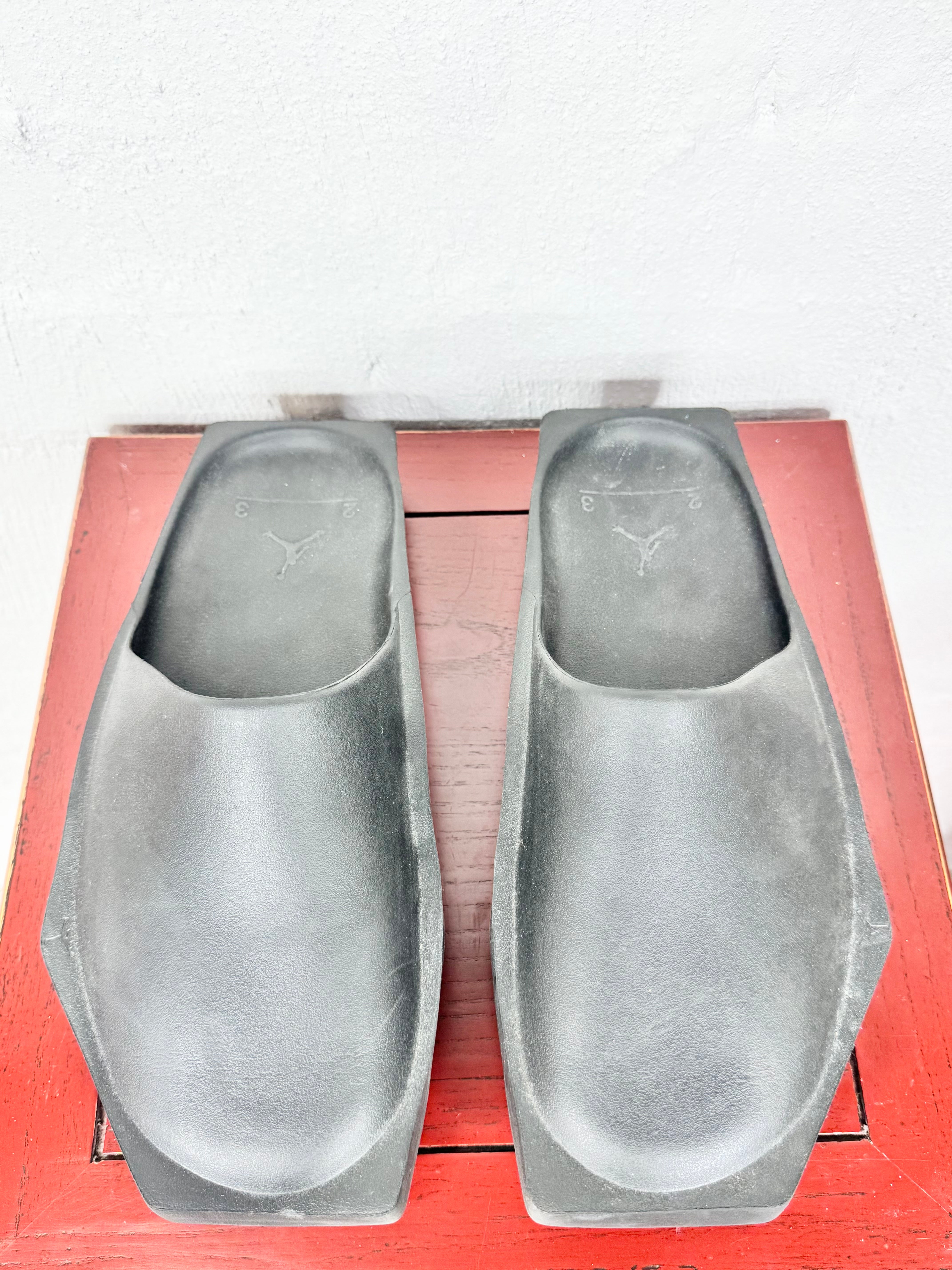 Billie Eilish x Jordans Black Hex Mules - EU