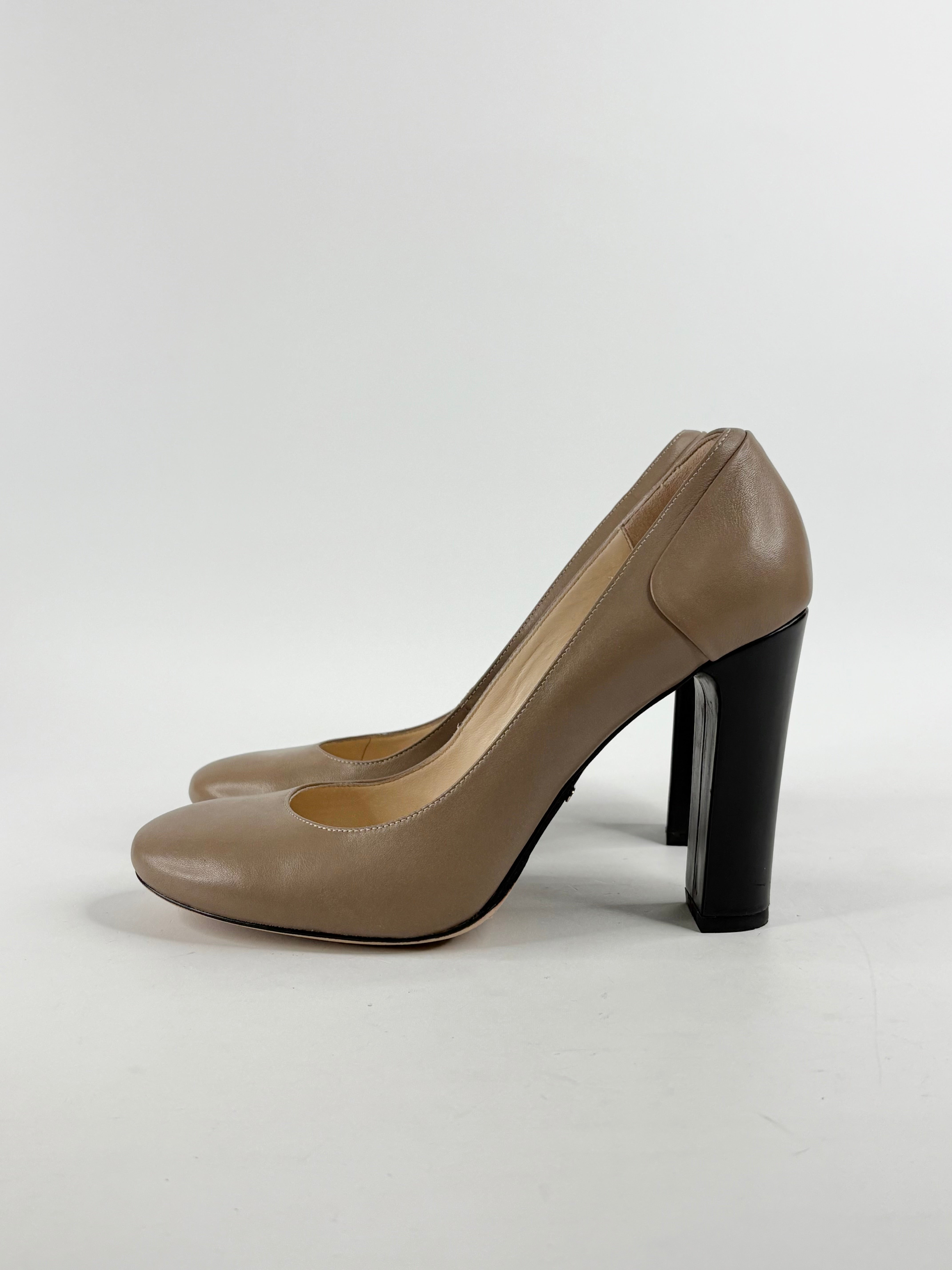 Oroton Taupe Smooth Leather Pumps - EU40