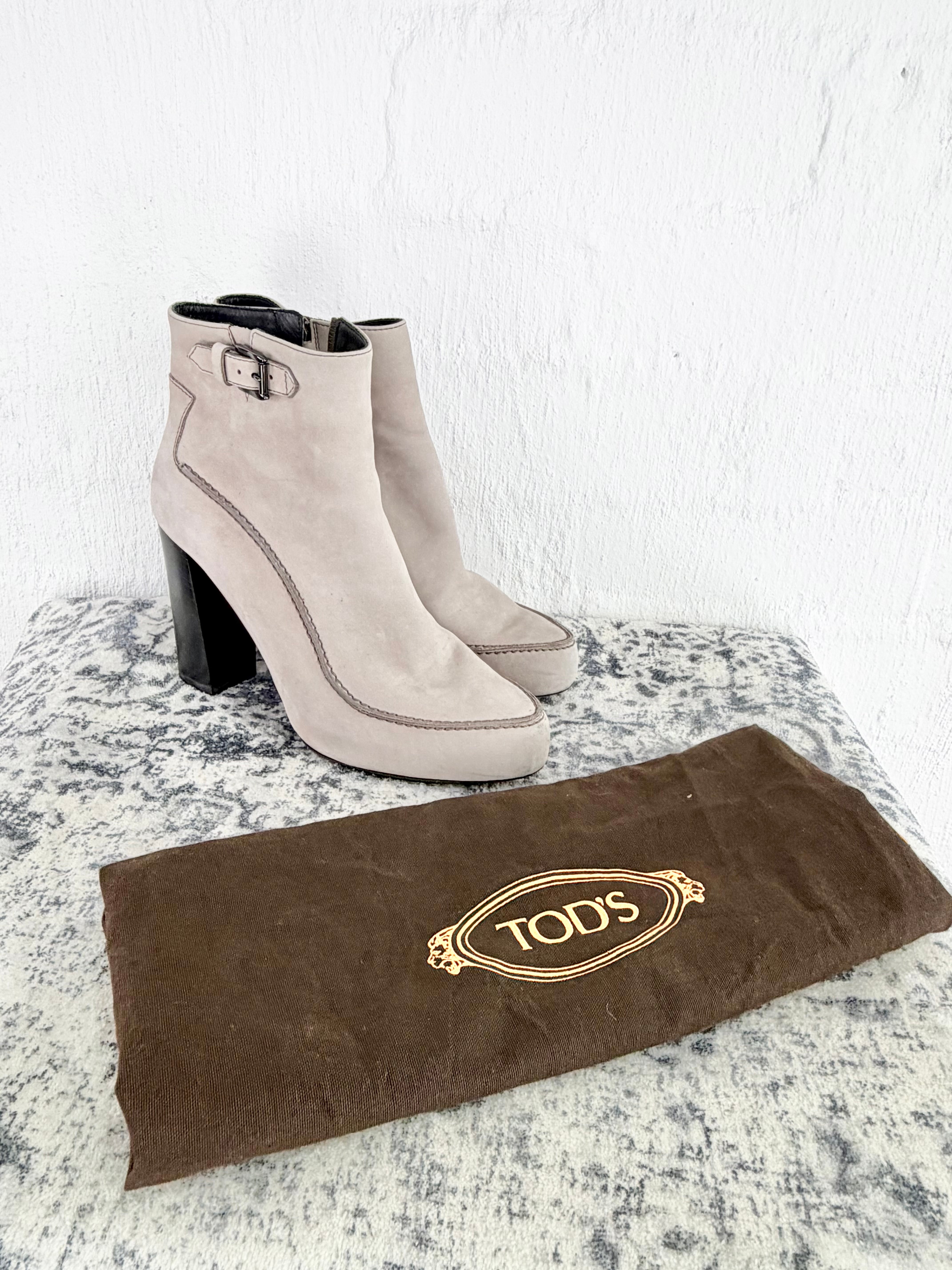 Tod’s Off White Buckle Embellished Ankle Boots - EU38.5