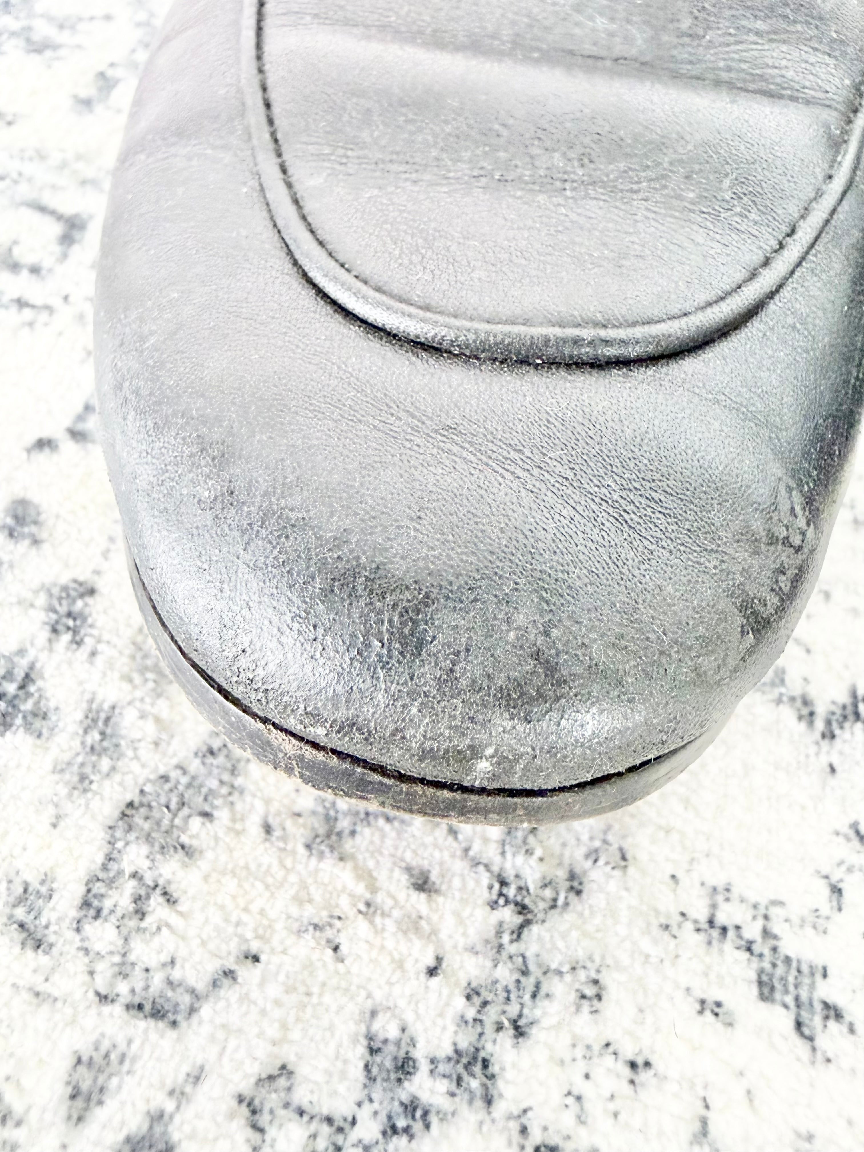 Gucci Black Leather 'Jordaan' Loafer with Gold Horsebit - EU38