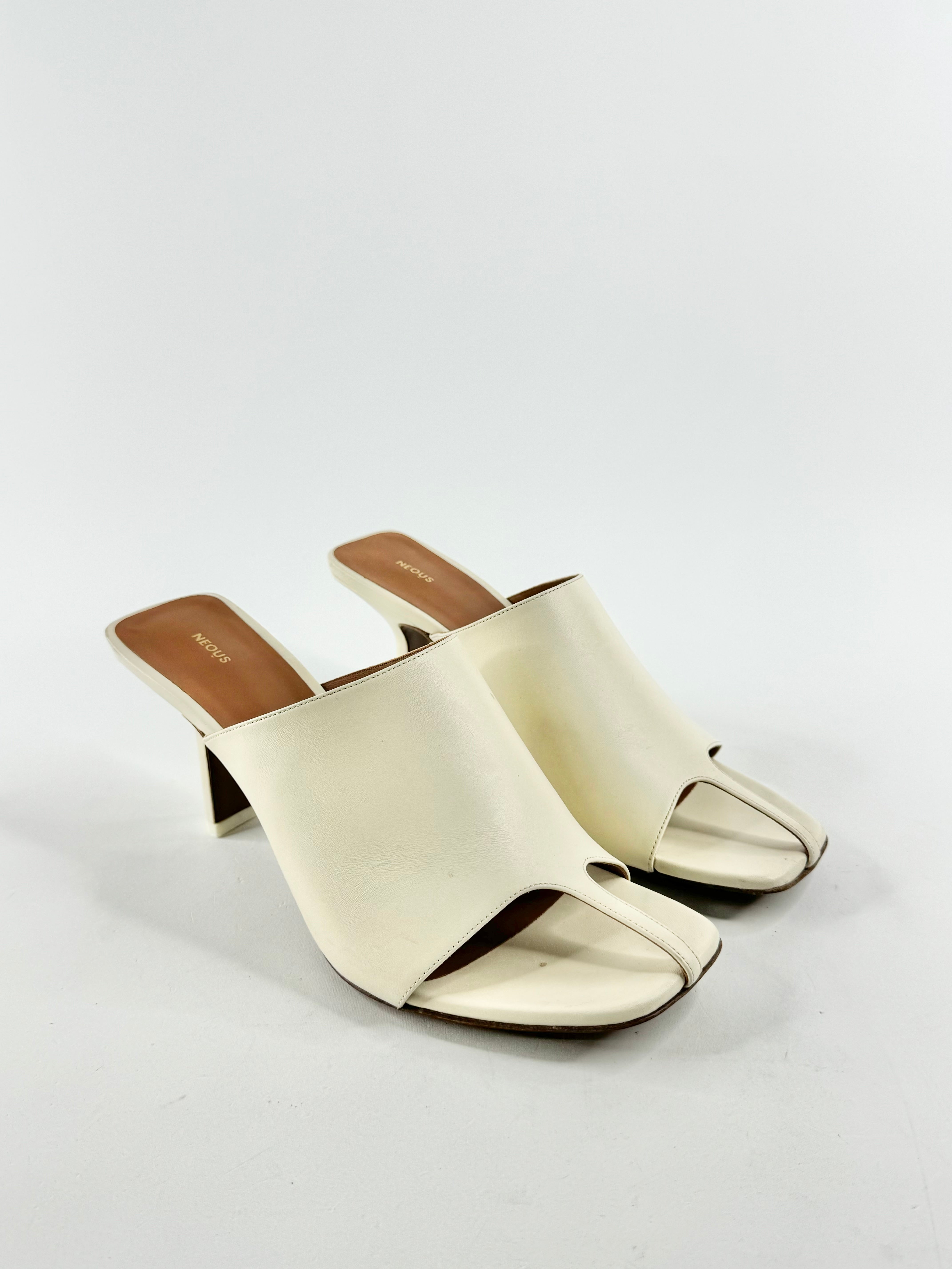 Neous Cream 'Jamuel' T-Bar Mules NWT - EU41