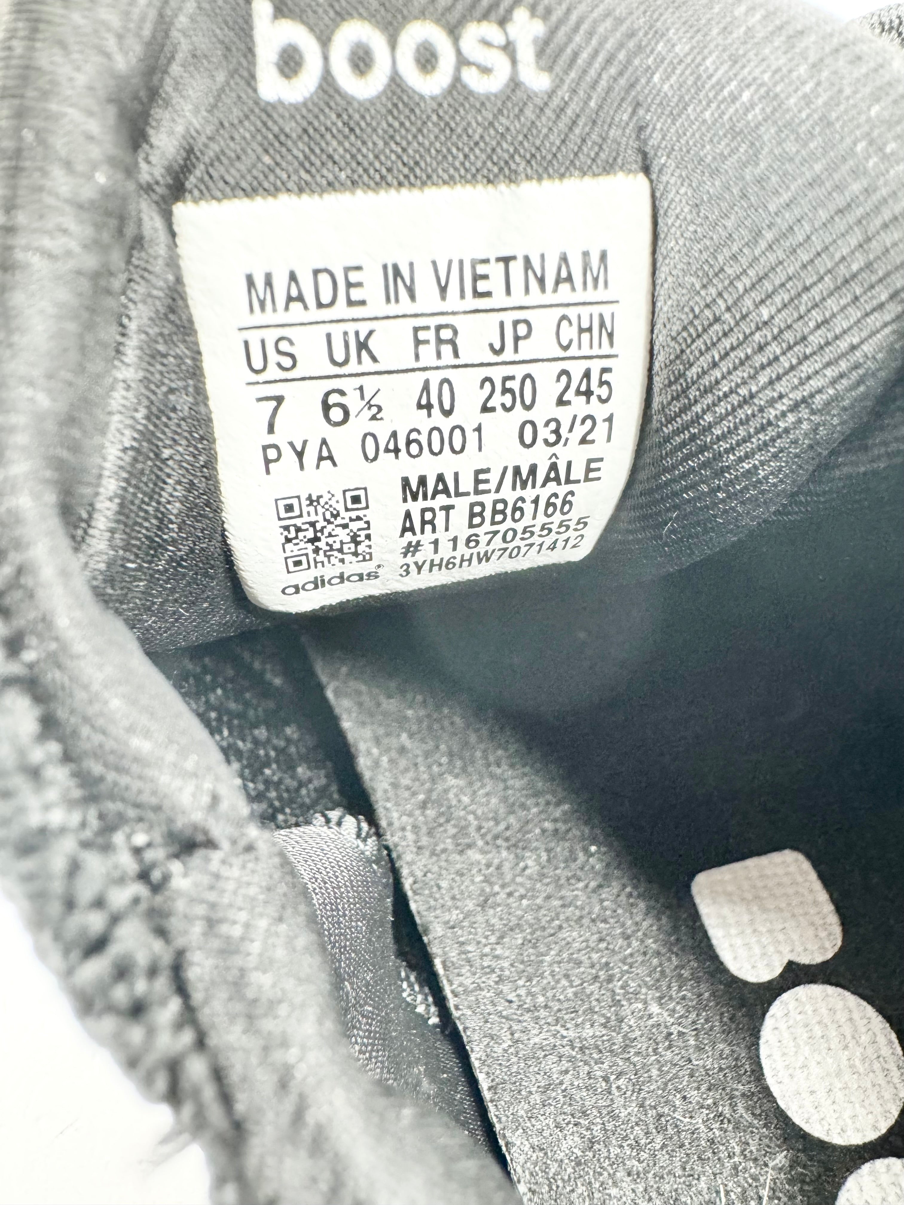 Adidas Black Boost Sneakers - EU40