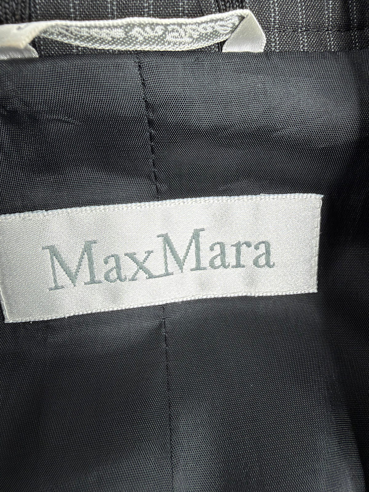Max Mara Grey & White Wool & Silk Blend Pinstriped Suit - AU8
