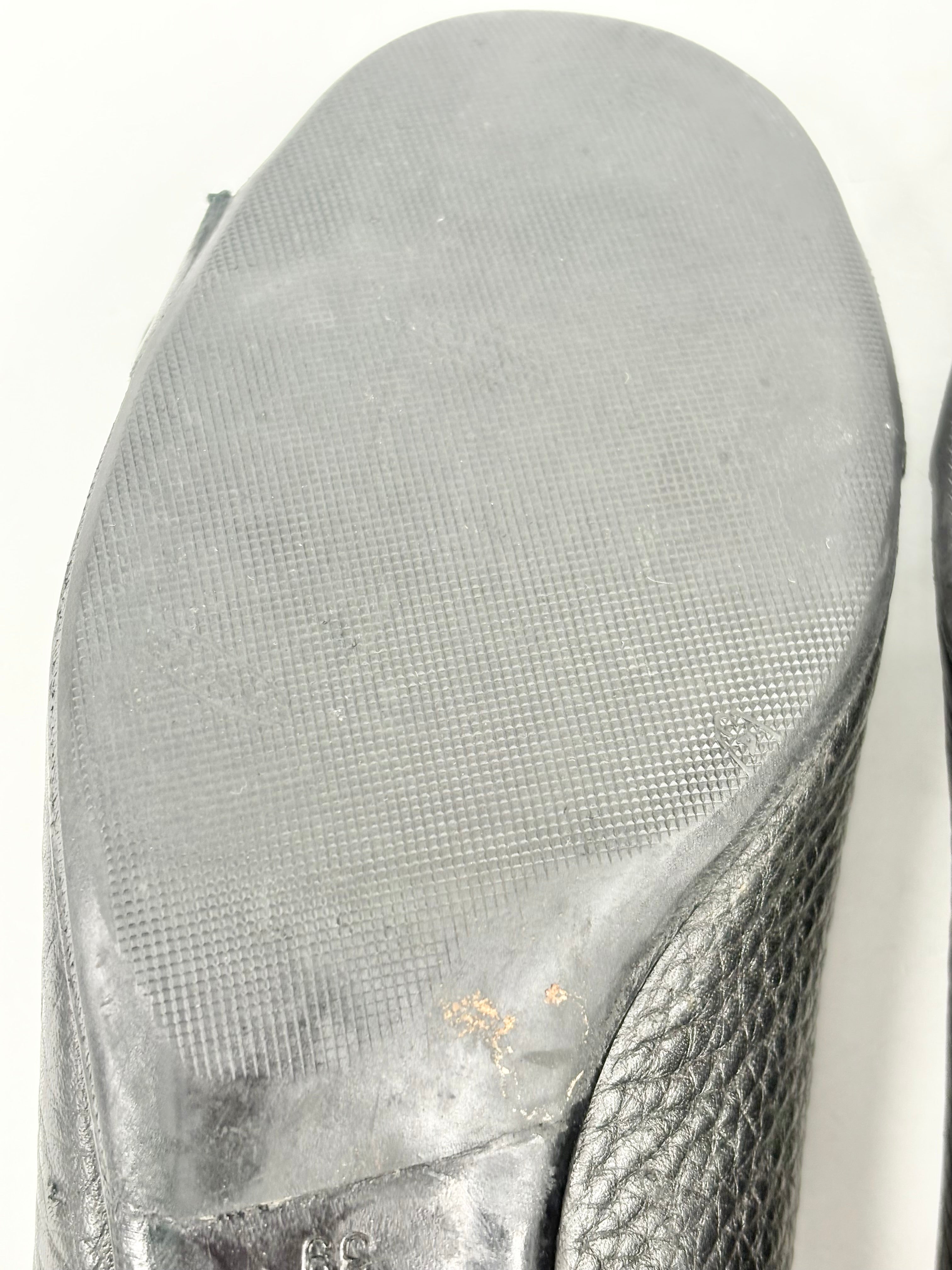 Gucci Black Pebbled Leather 'Cellarius' Flats - EU39