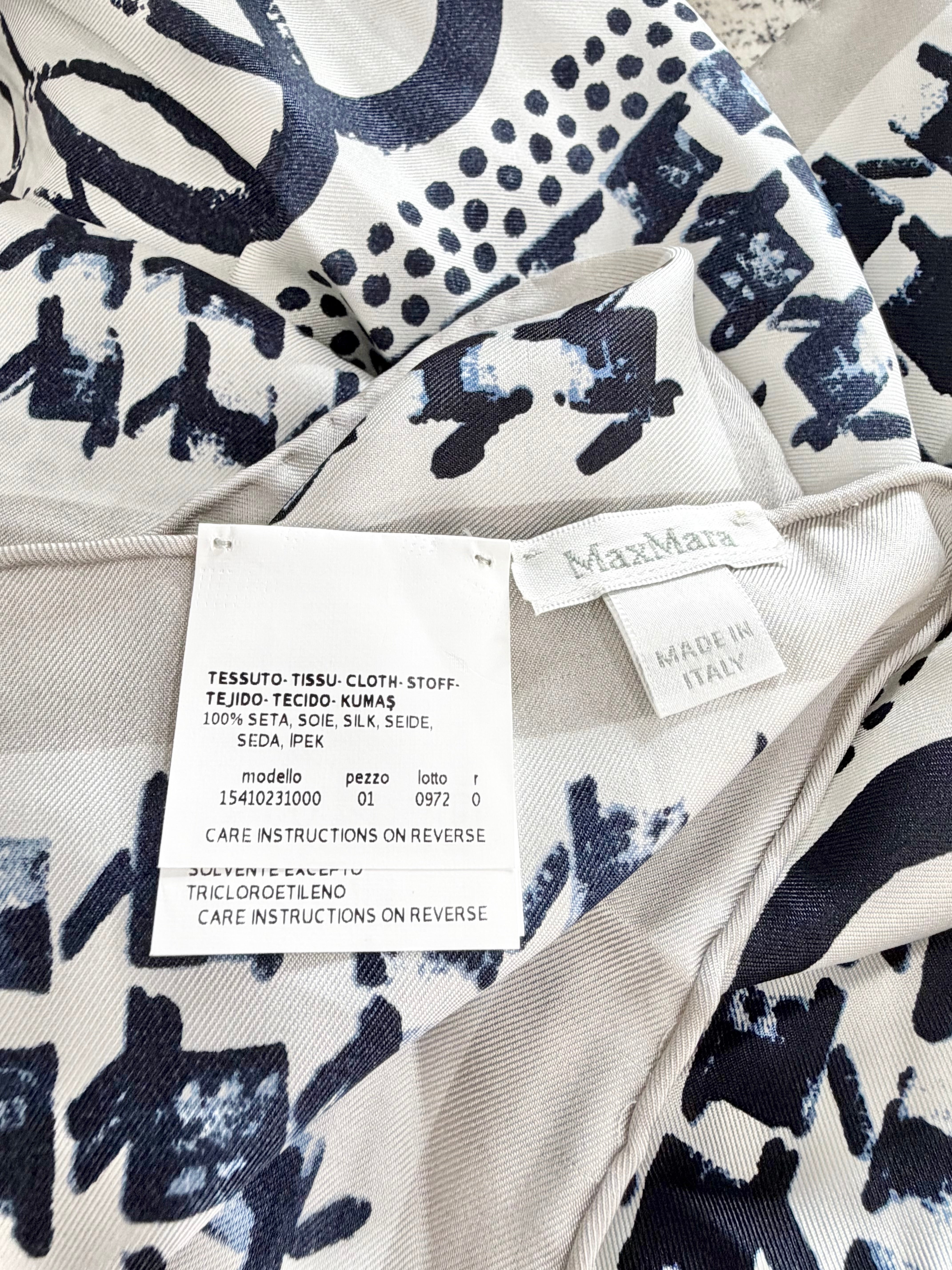 Max Mara White & Blue Houndstooth Patterned Hand-Rolled Square Silk Scarf