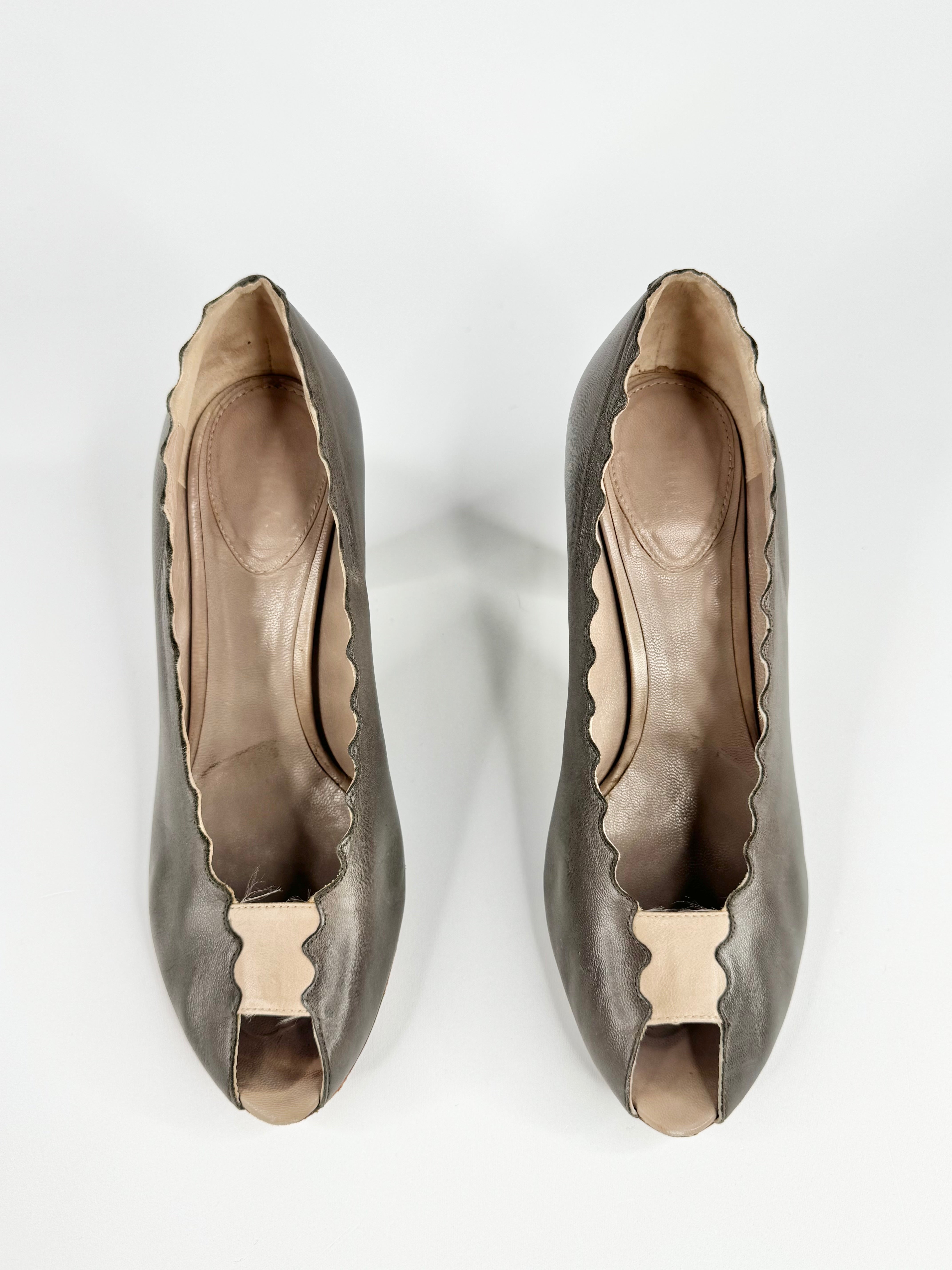 Chloé Taupe 'Lauren' Scalloped Pumps - EU39