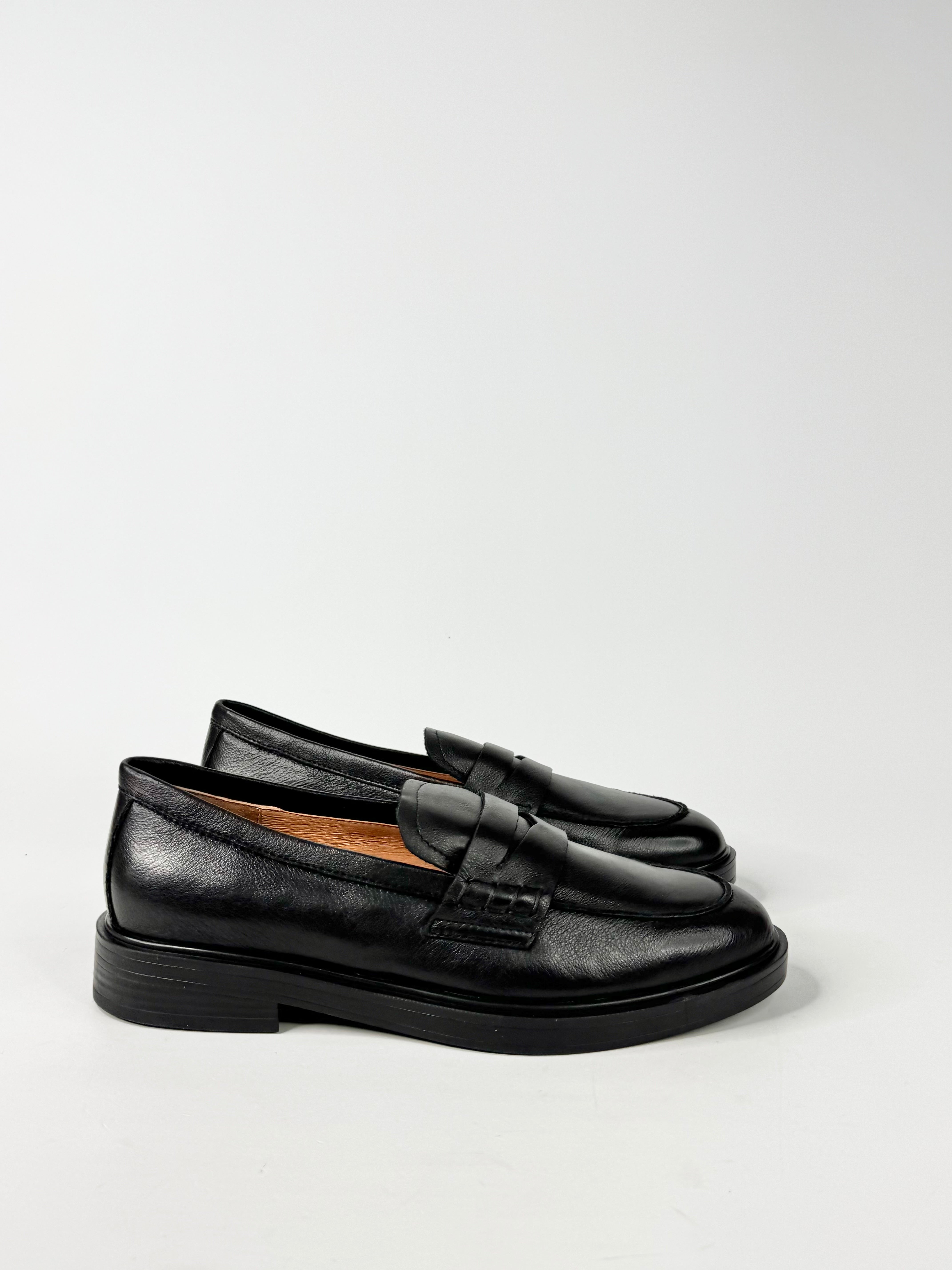 MFW Diana Ferrari Sienza Black Leather Loafers - EU37