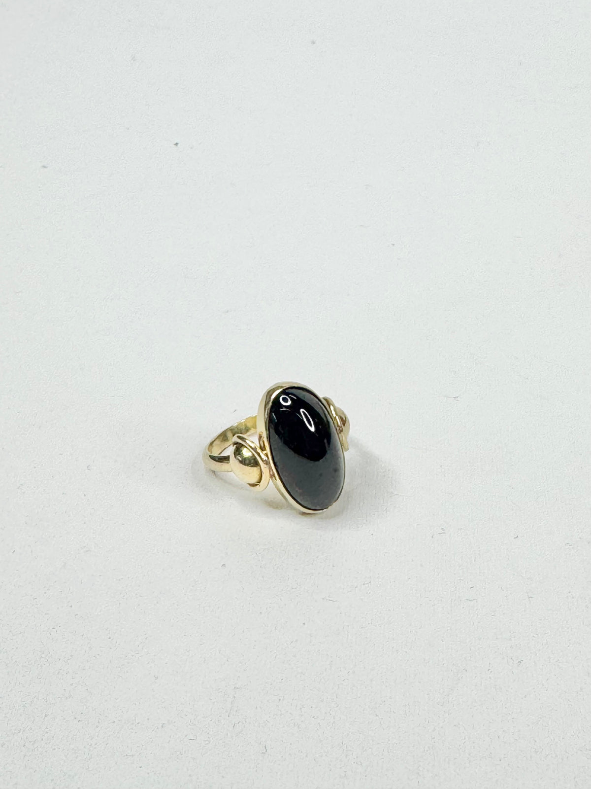 18ct Gold Ring with Oval Garnet