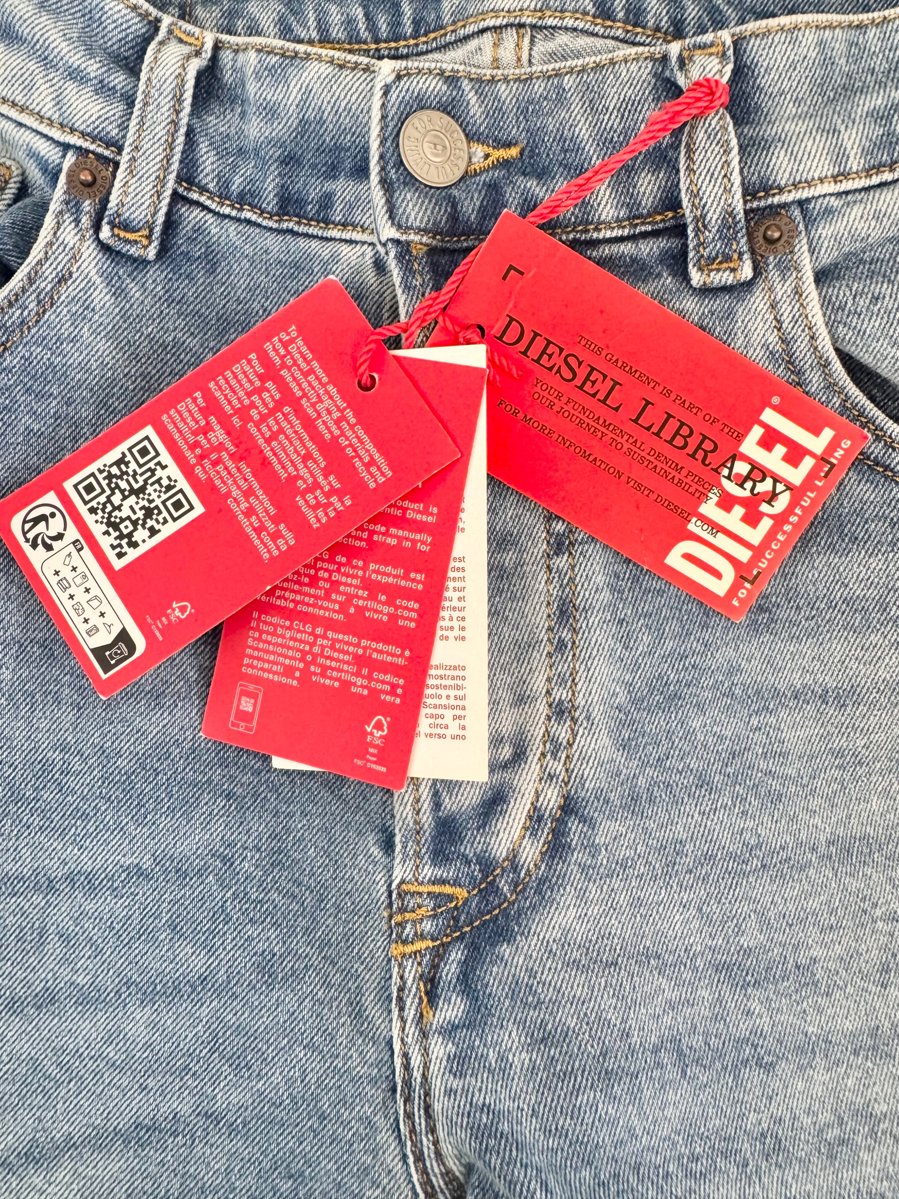 Diesel Blue Jeans NWT - 29