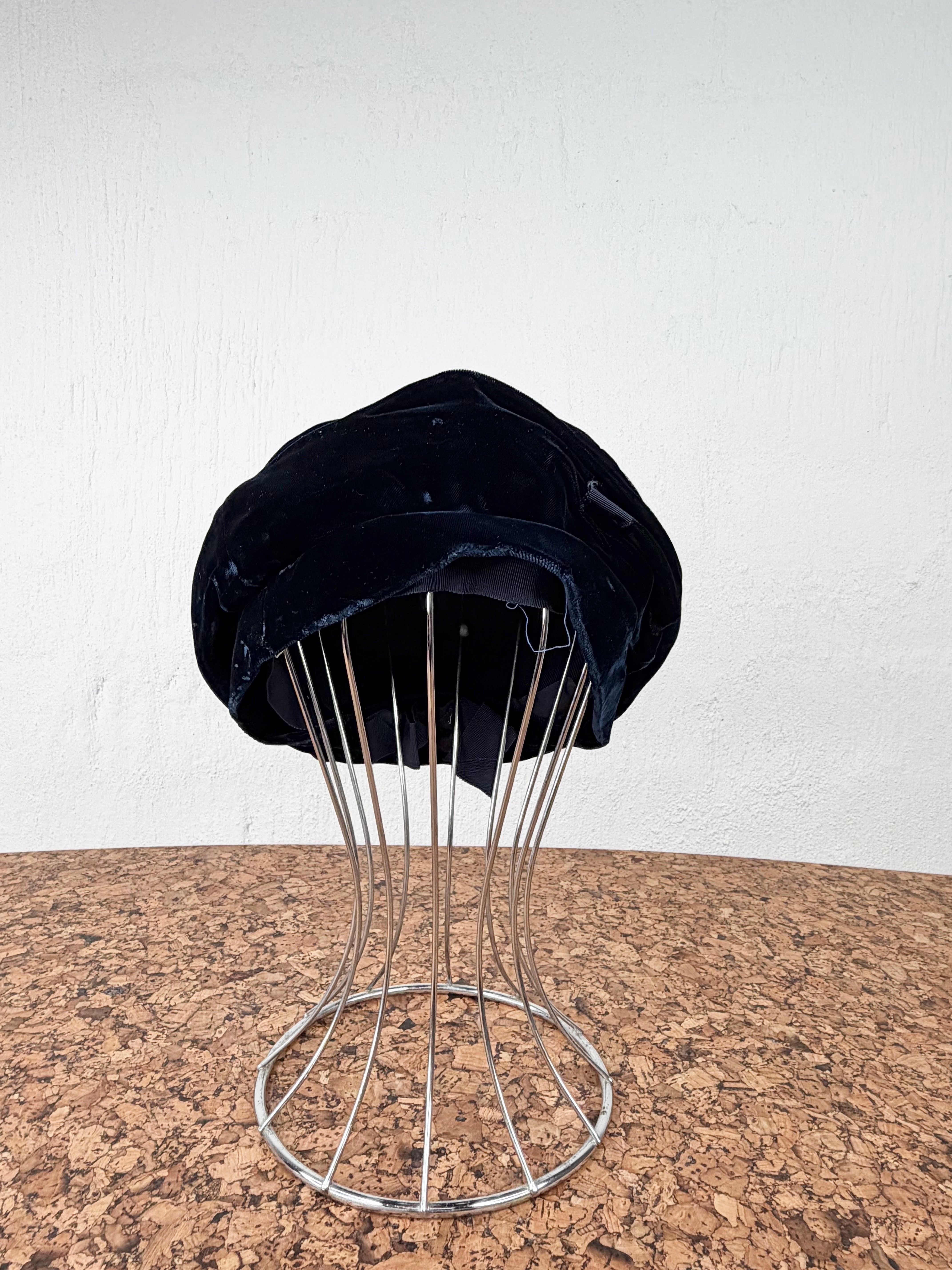 Vintage Navy Velvet Beret