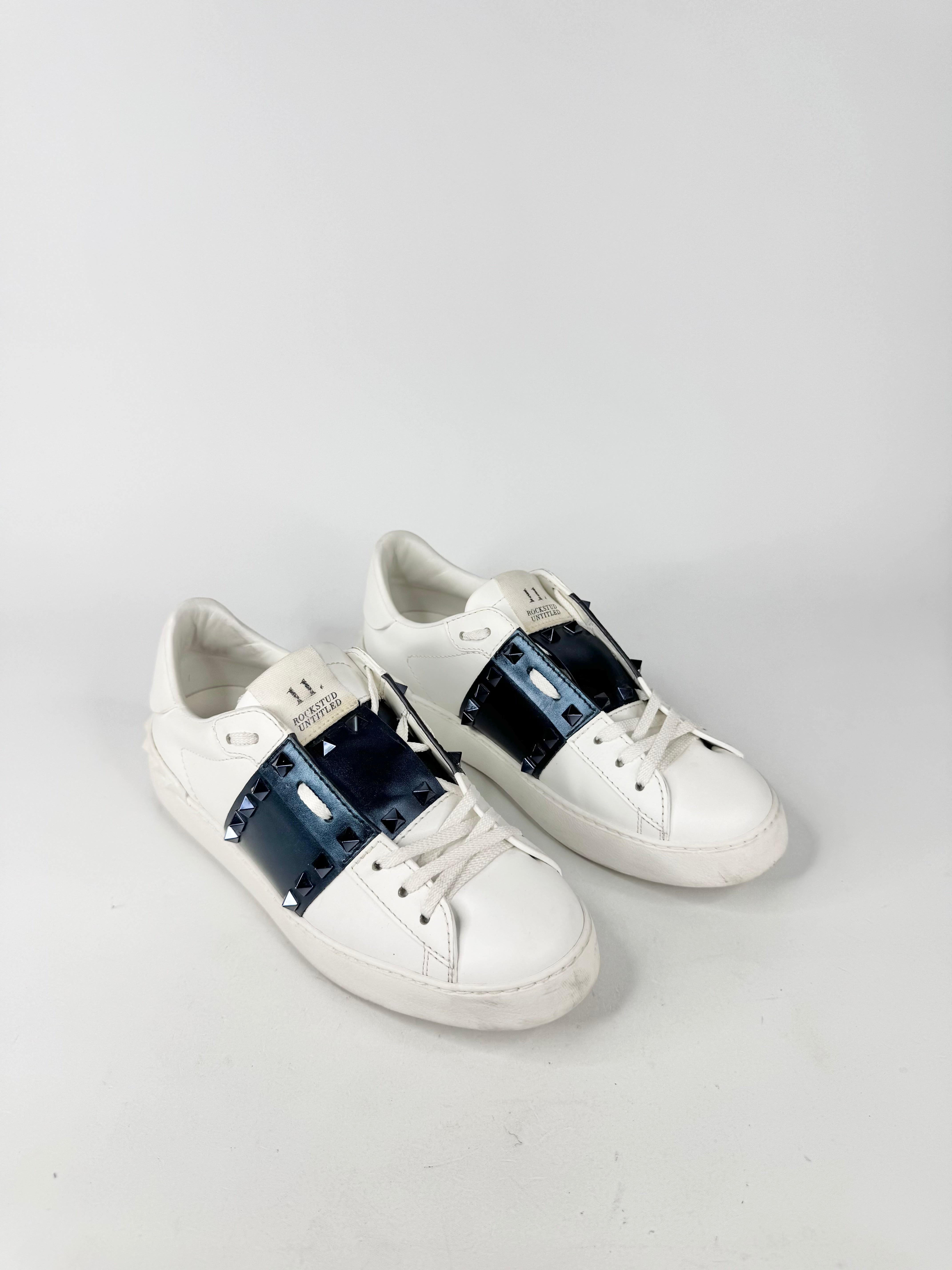 Valentino Gravani White & Metallic Blue ‘Untitled’ Rockstud Sneakers - EU39