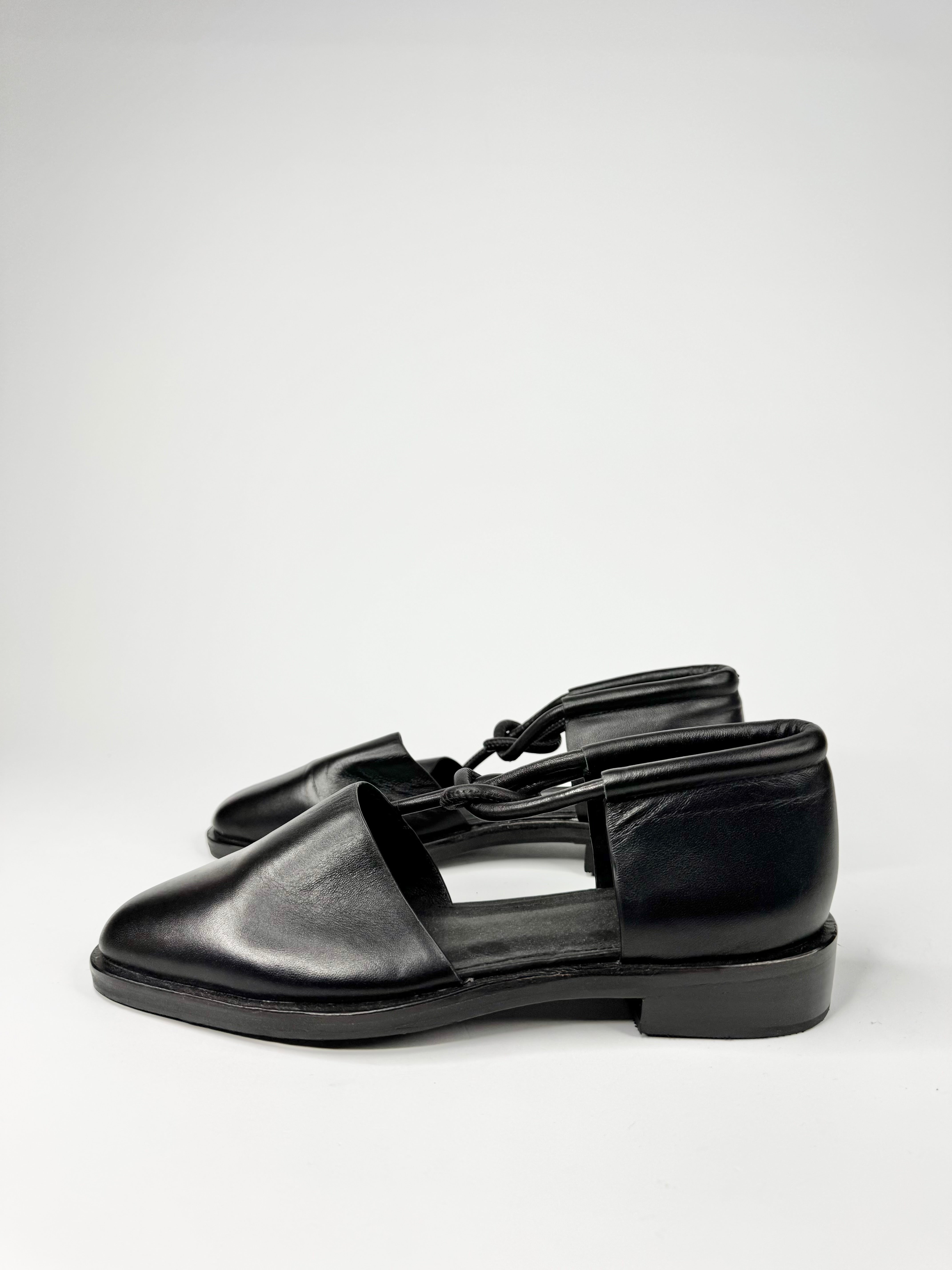 Alpha 60 Smooth Black Leather Cut Out Shoes - EU38