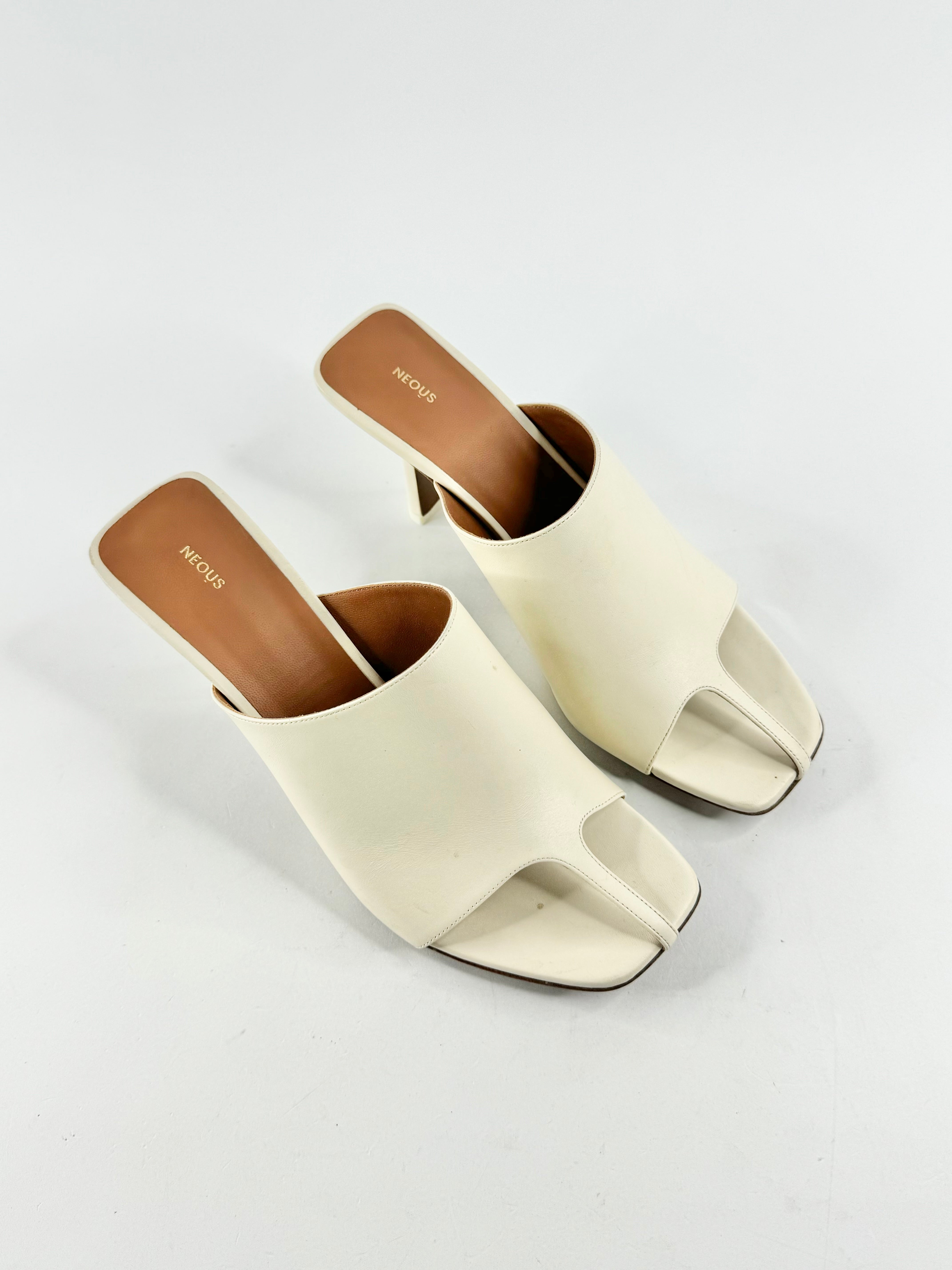 Neous Cream 'Jamuel' T-Bar Mules NWT - EU41
