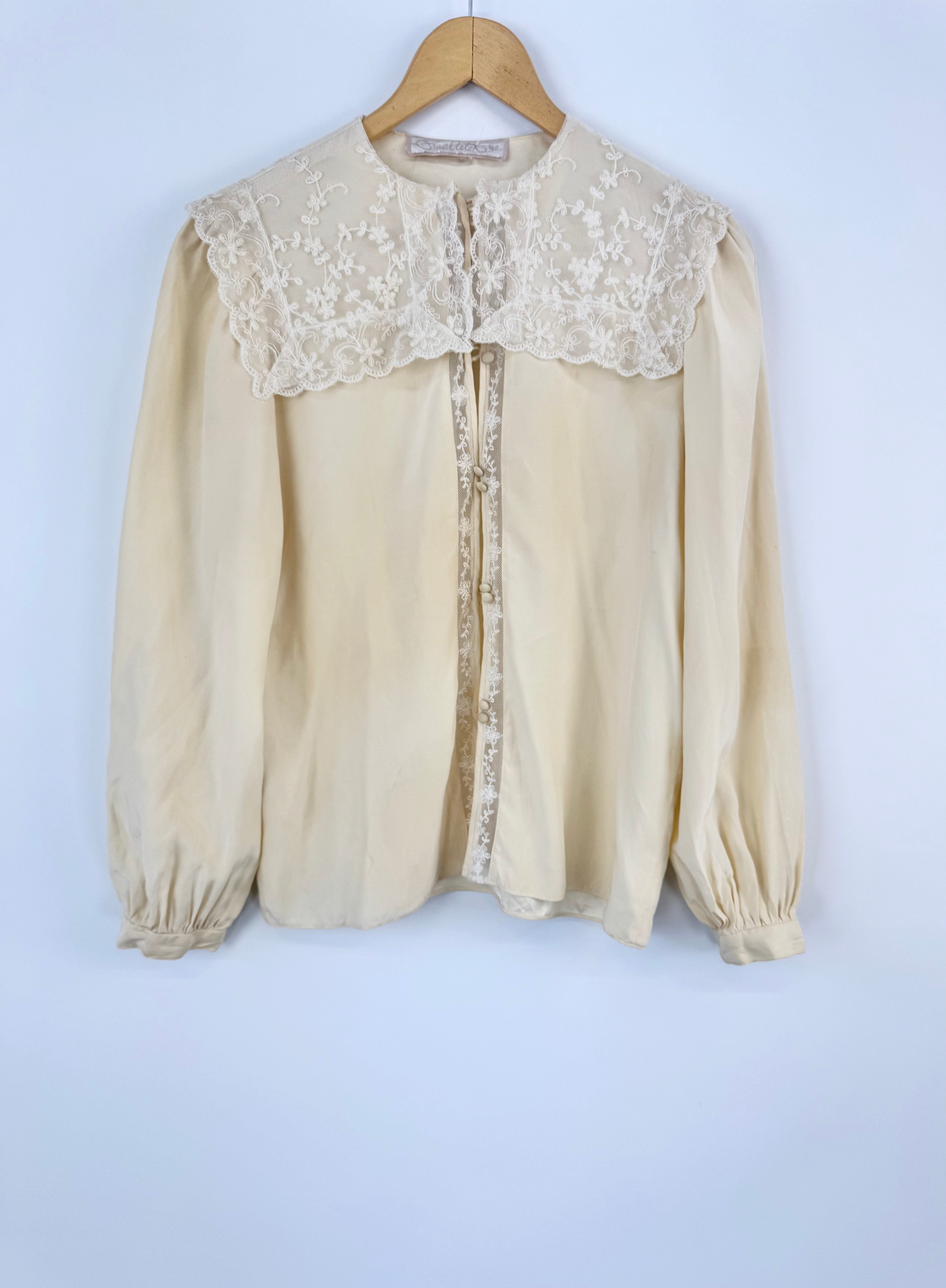 VINTAGE PRUE ACTON CREAM SILK WITH LACE COLLAR  TOP - AU6/8