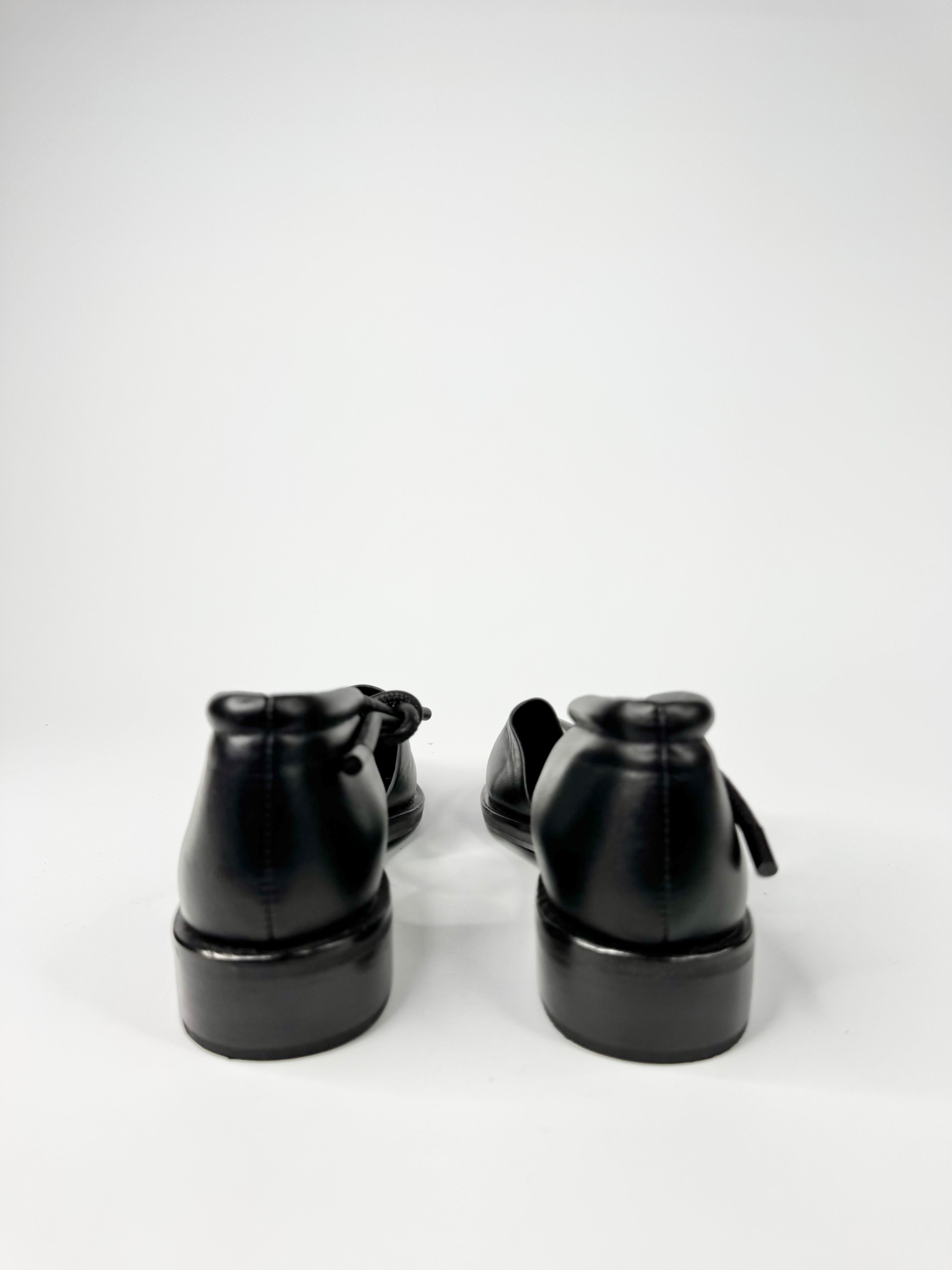 Alpha 60 Smooth Black Leather Cut Out Shoes - EU38