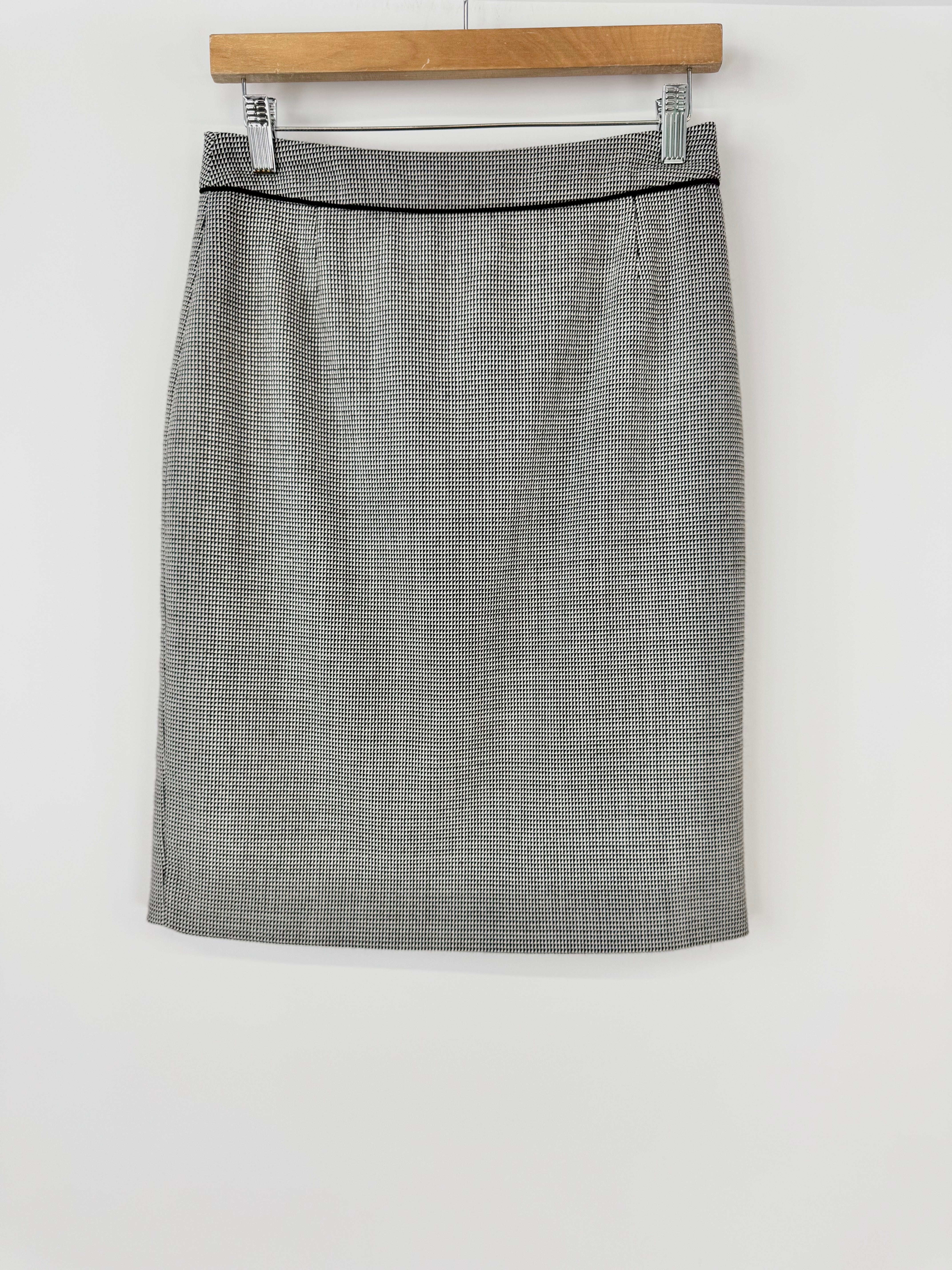 Hugo Boss Black & White Pencil Skirt - AU8