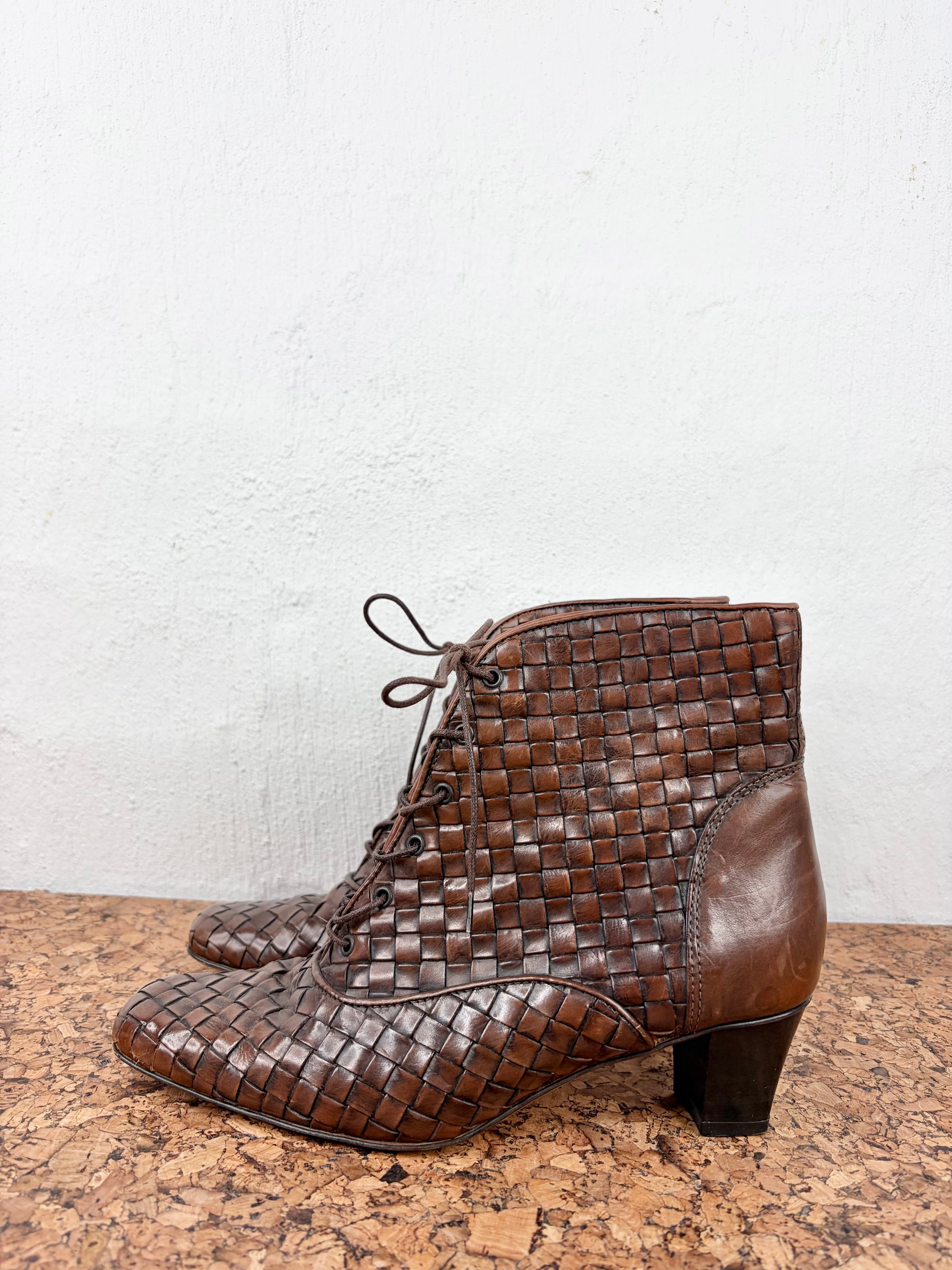 Bottega Intrecciato Chocolate Leather Lace Up Boot - EU37.5