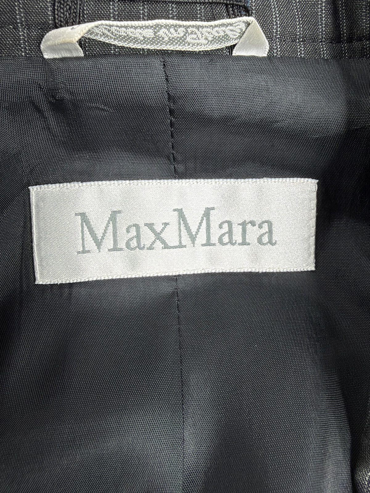 Max Mara Grey & White Wool & Silk Blend Pinstriped Suit - AU8