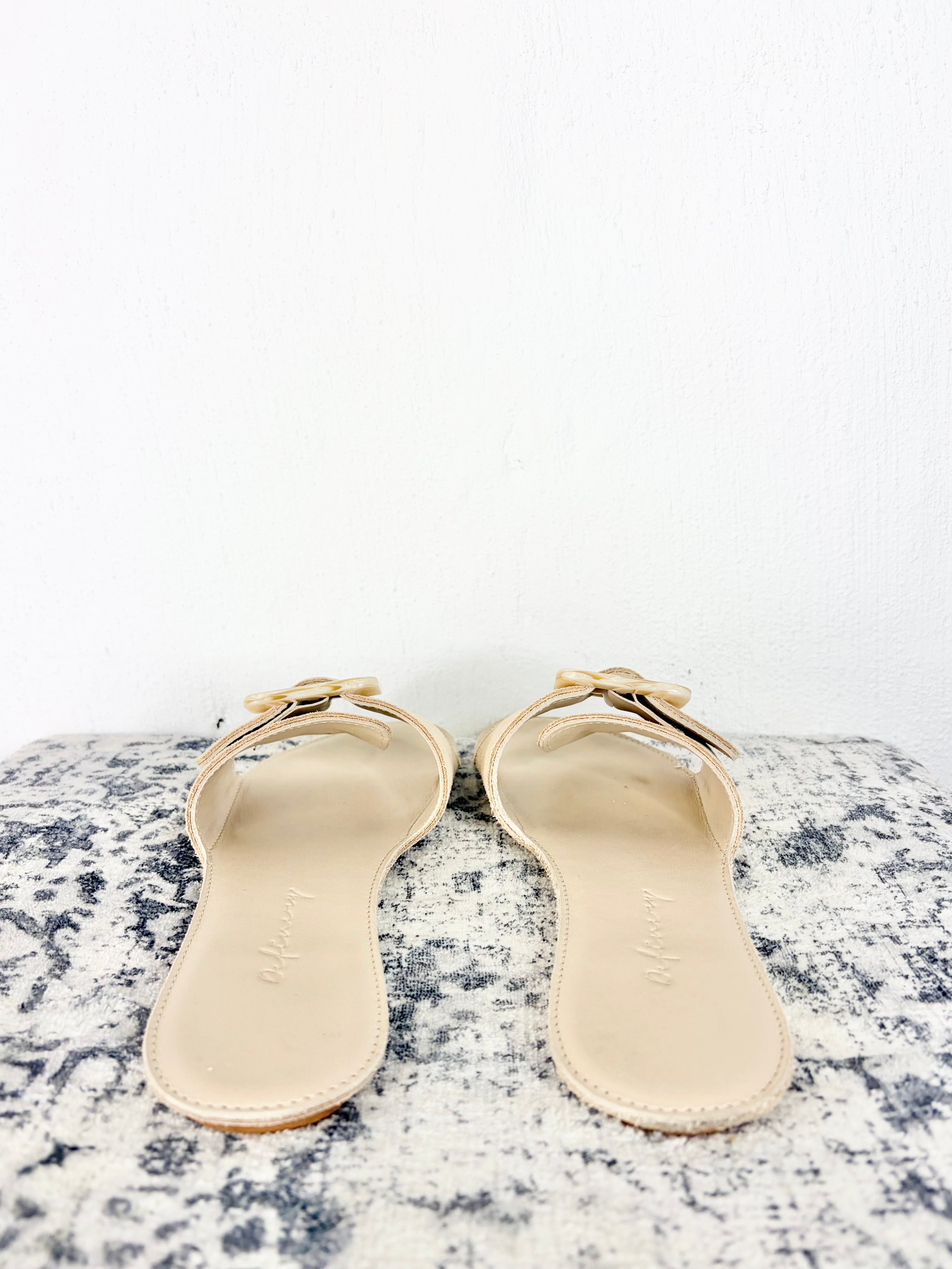 Definery Cream Leather Loop Slides - EU37