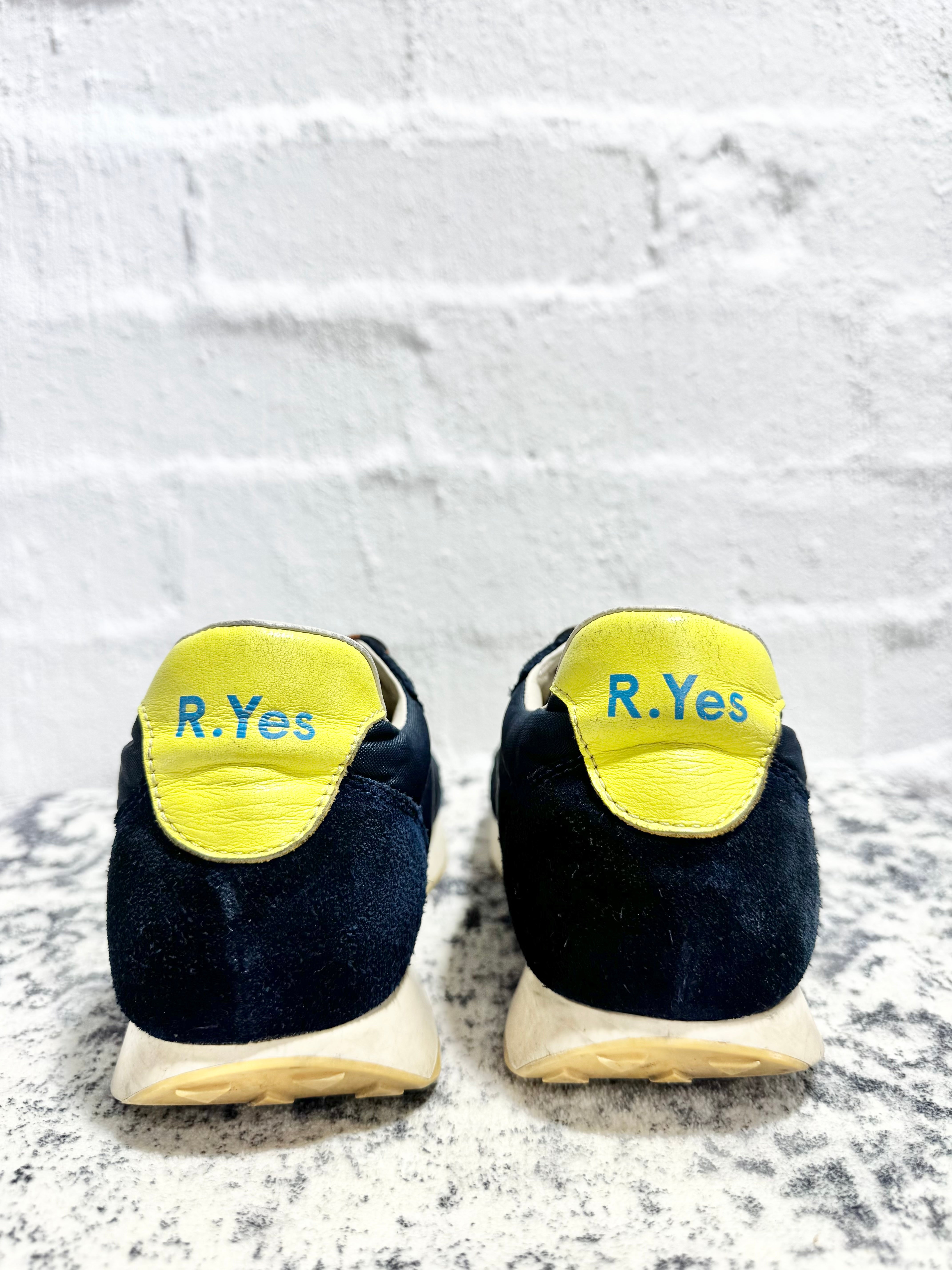 Radical Yes! Navy Sneakers - EU39