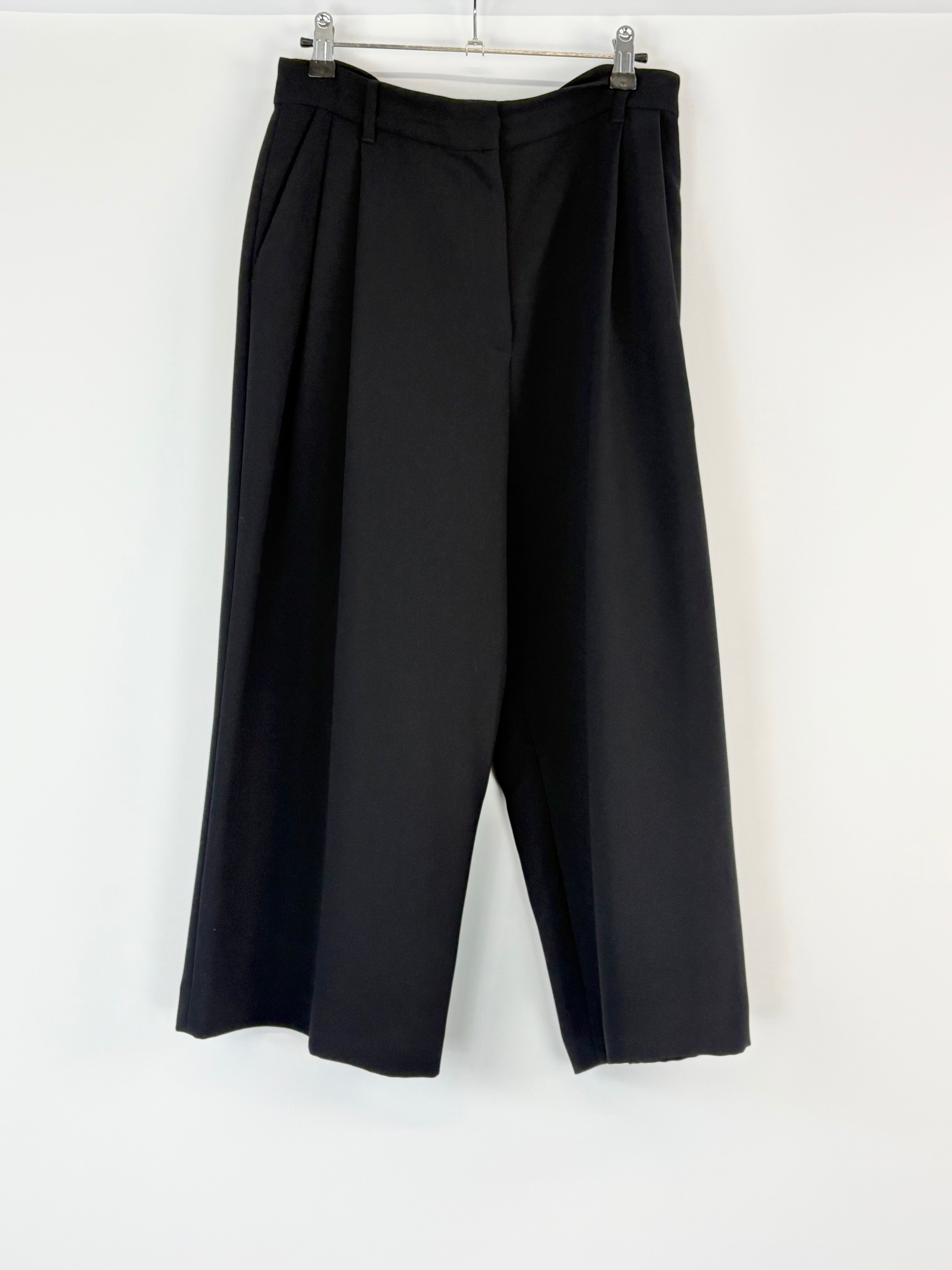 McQ Alexander McQueen Black Pleat Wide-Leg 3/4 Pant - AU10/12
