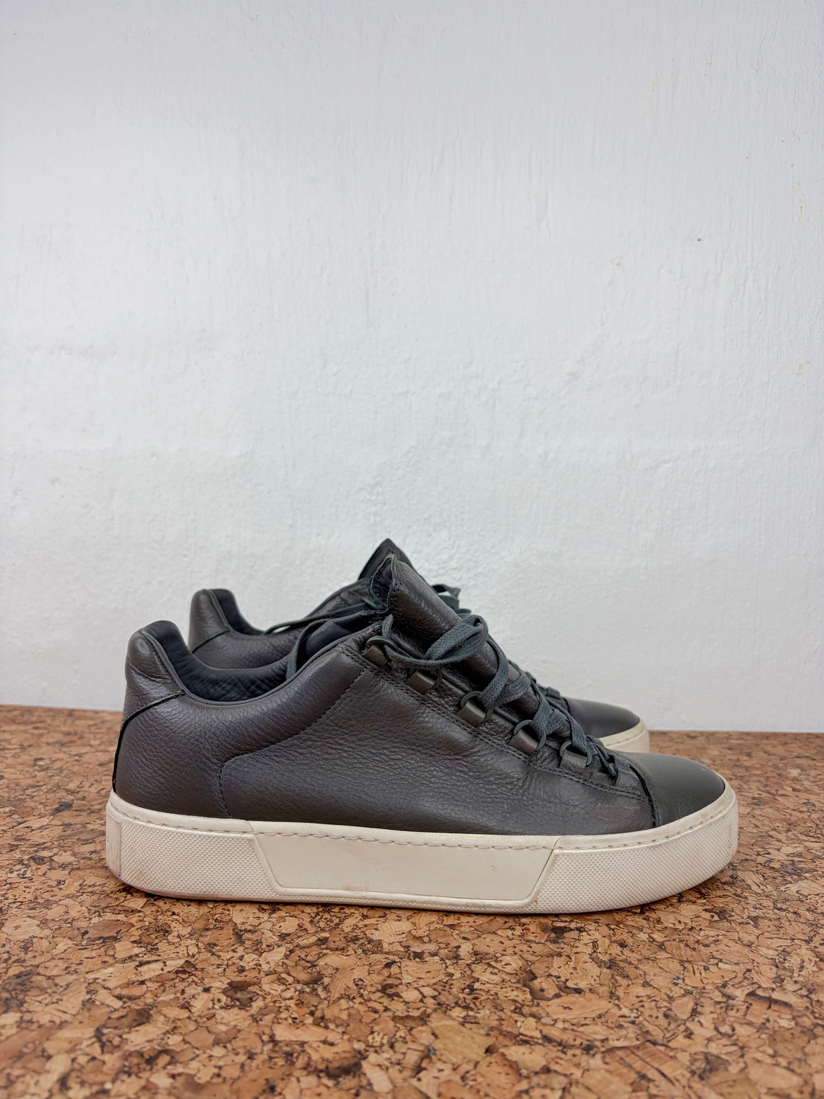 Balenciaga Dark Grey Arena Low Leather Lace Ups - EU42