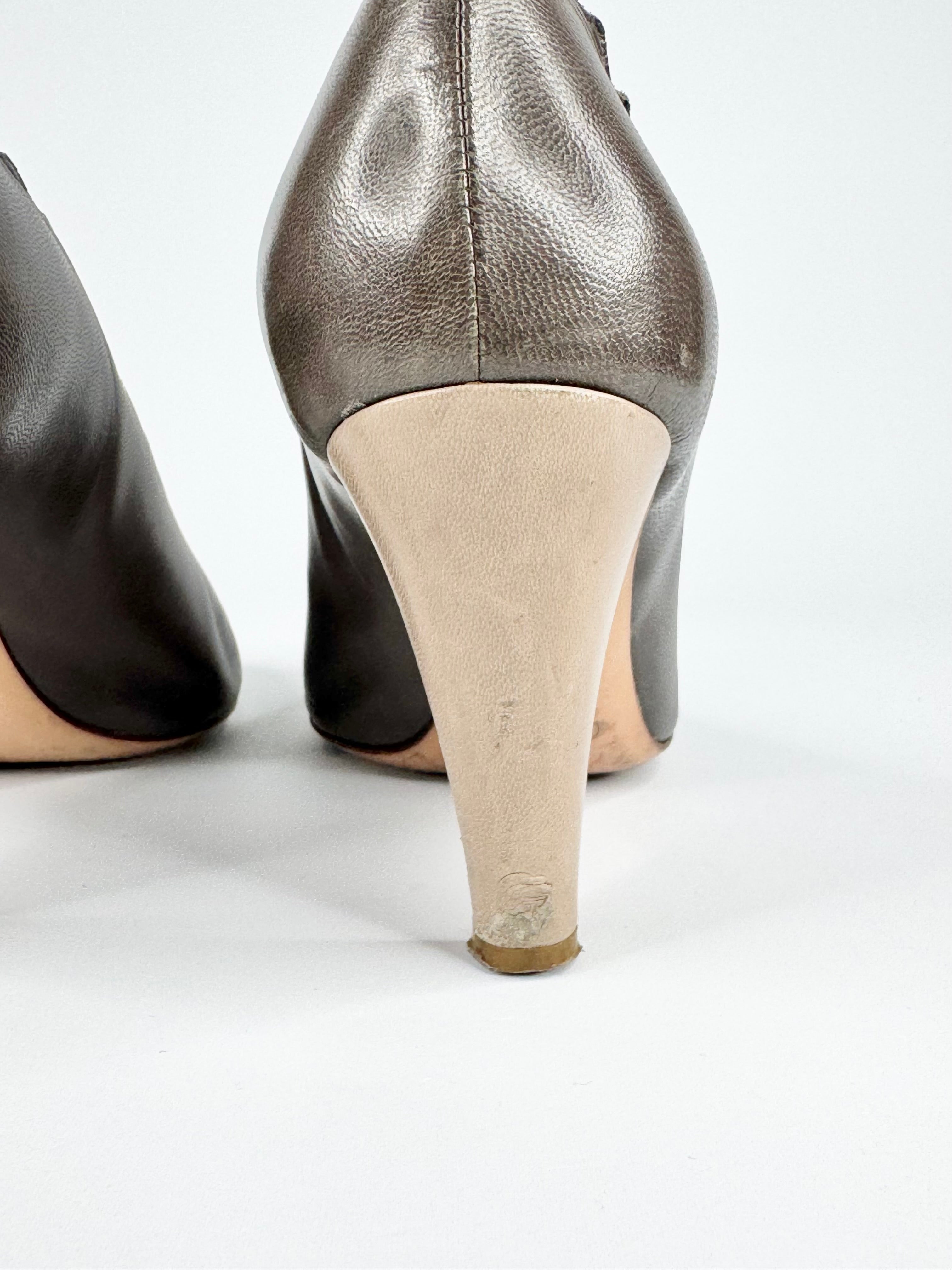 Chloé Taupe 'Lauren' Scalloped Pumps - EU39