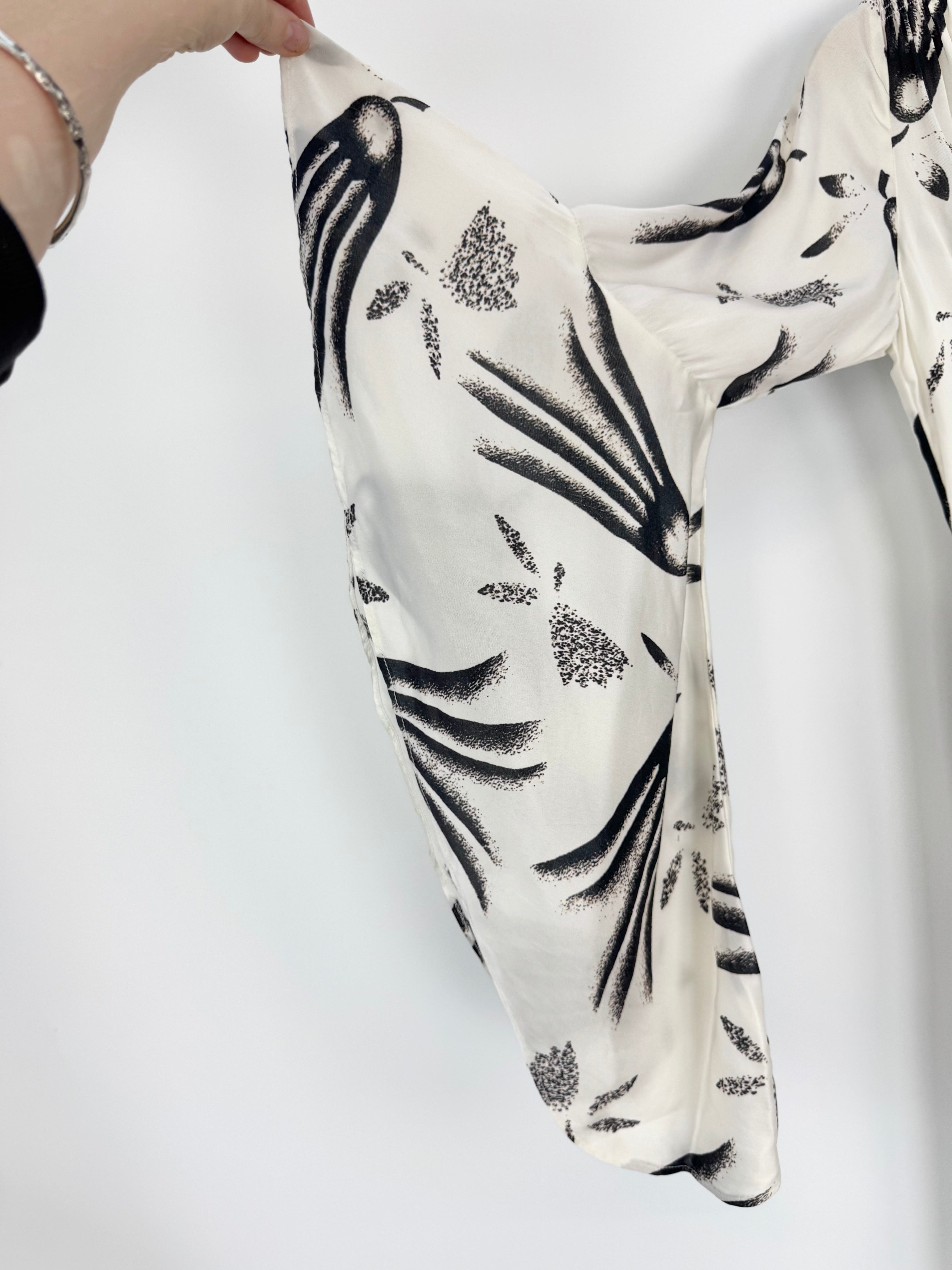 by TiMo Black & Whtie Deco Flowers Maxi Dress NWT - AU4/6