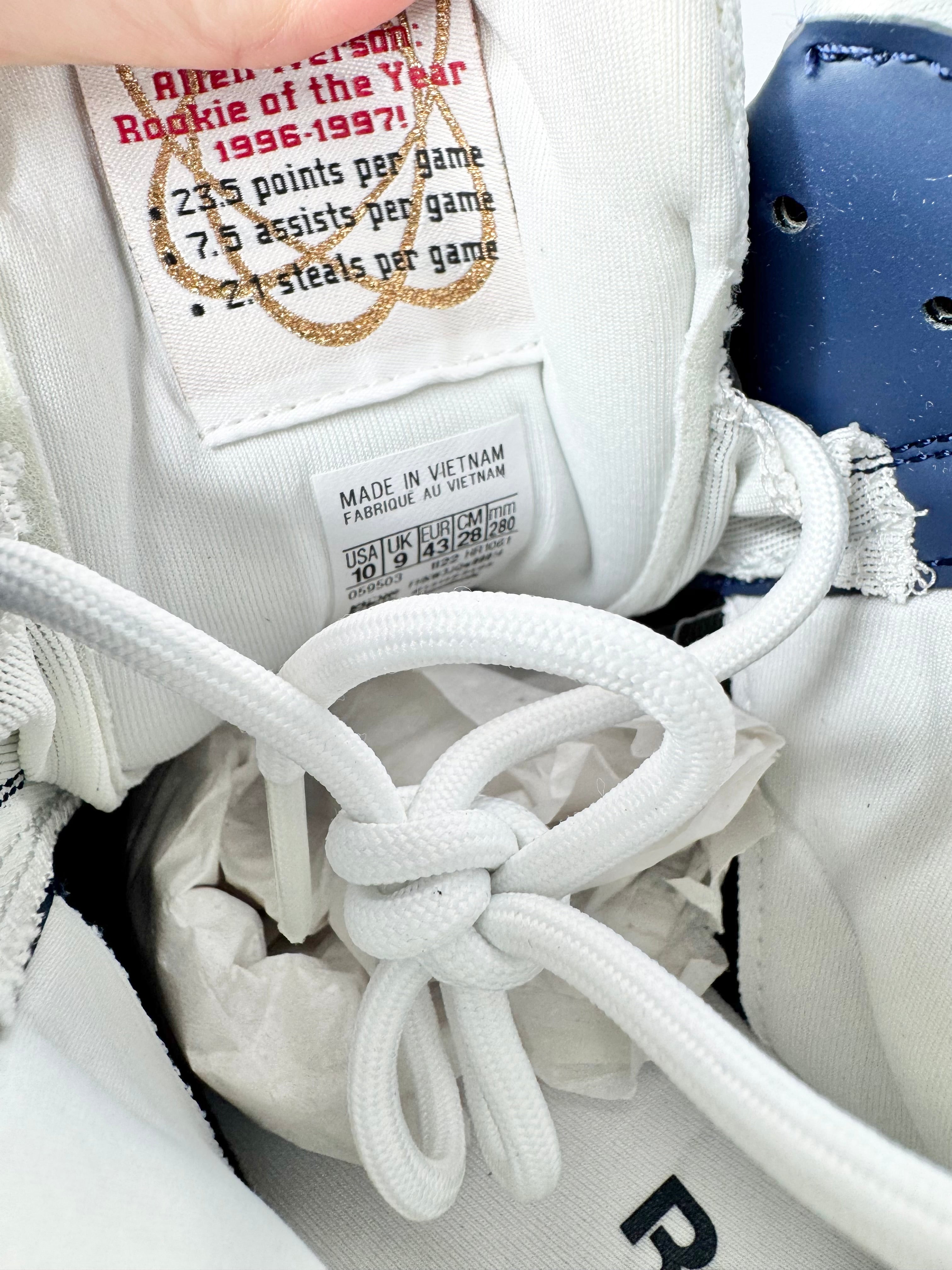 Reebok Navy Blue 'Allen Iverson Tribute' Sneakers - EU43