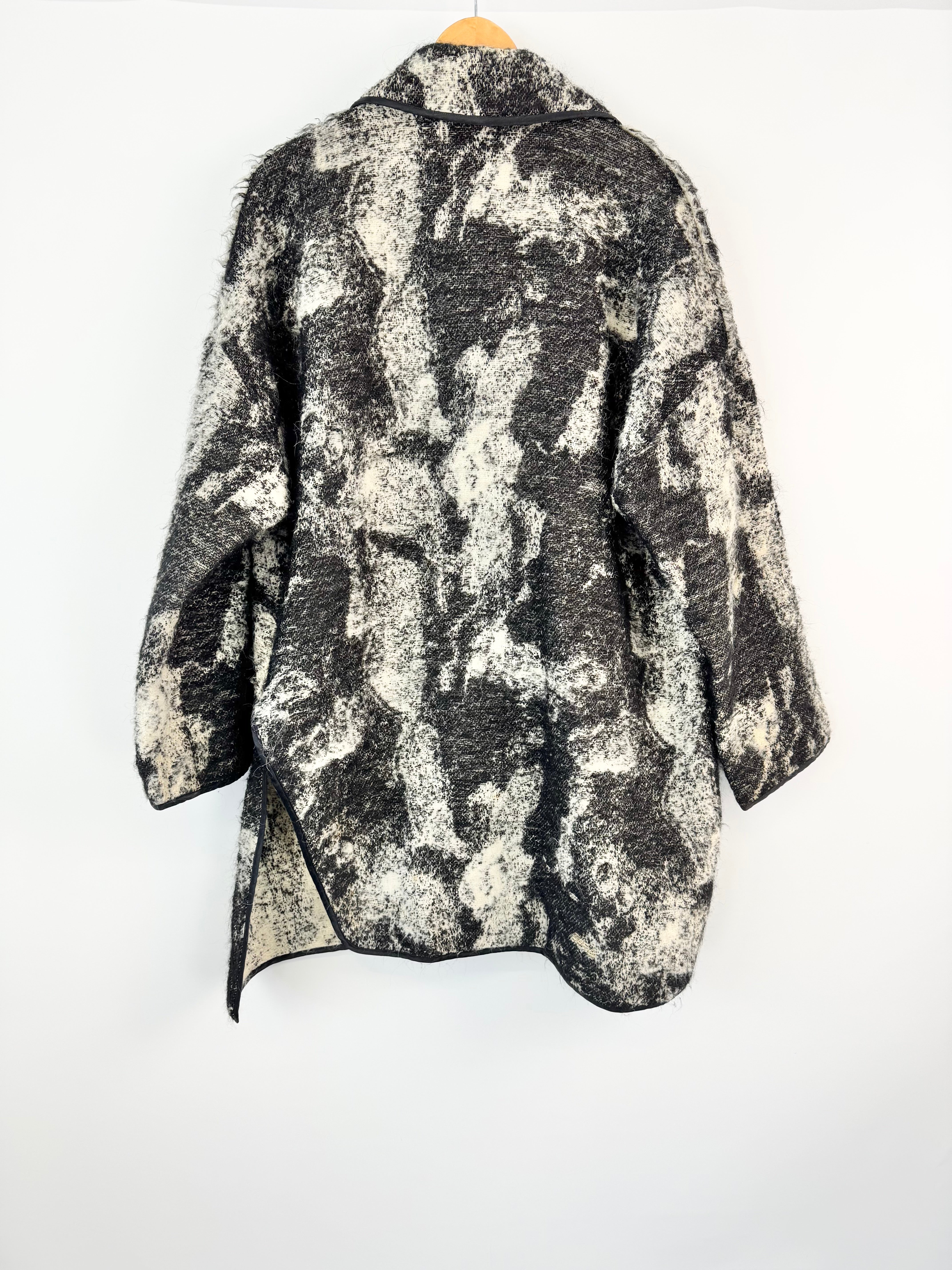 BASSIKE BLACK AND WHITE WOOL JACKET - AU8/10