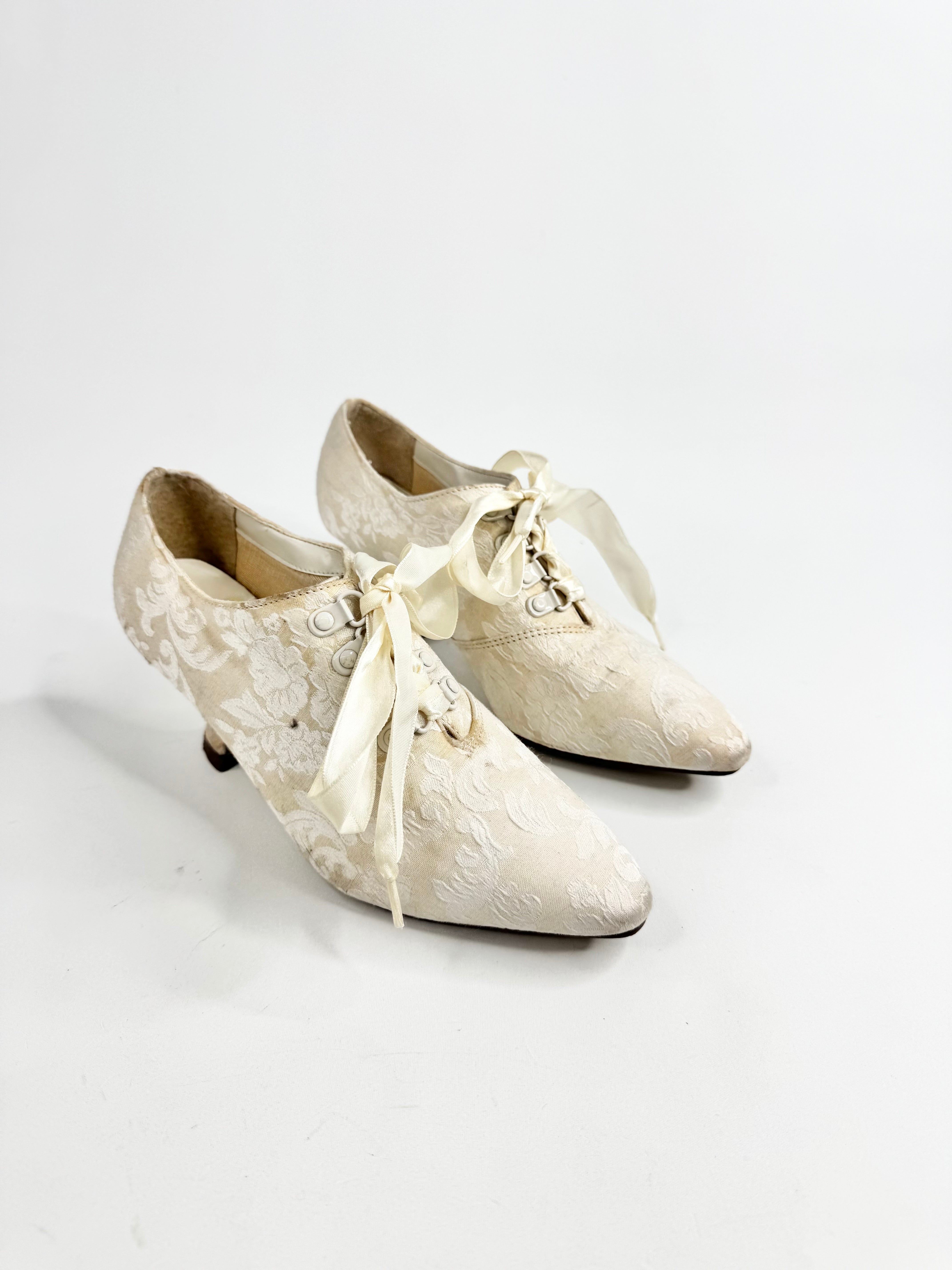 Vintage Privilege Cream & Gold Brocade Ribbon Lace Court Shoes - EU36.5