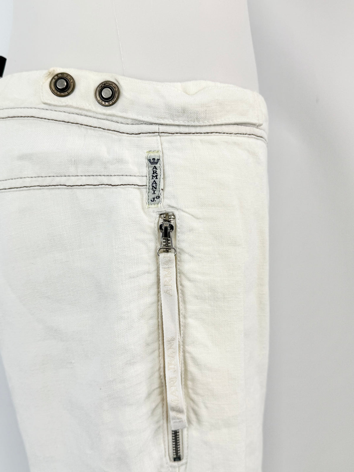 Armani Jeans Whit Linen Capris - 28