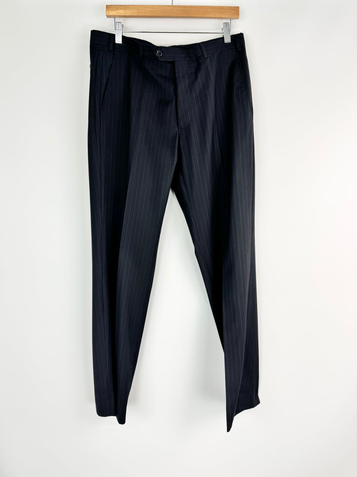Armani Collezioni Tailored Navy Blue Pinstripe 2 Pce Wool Suit - 50R