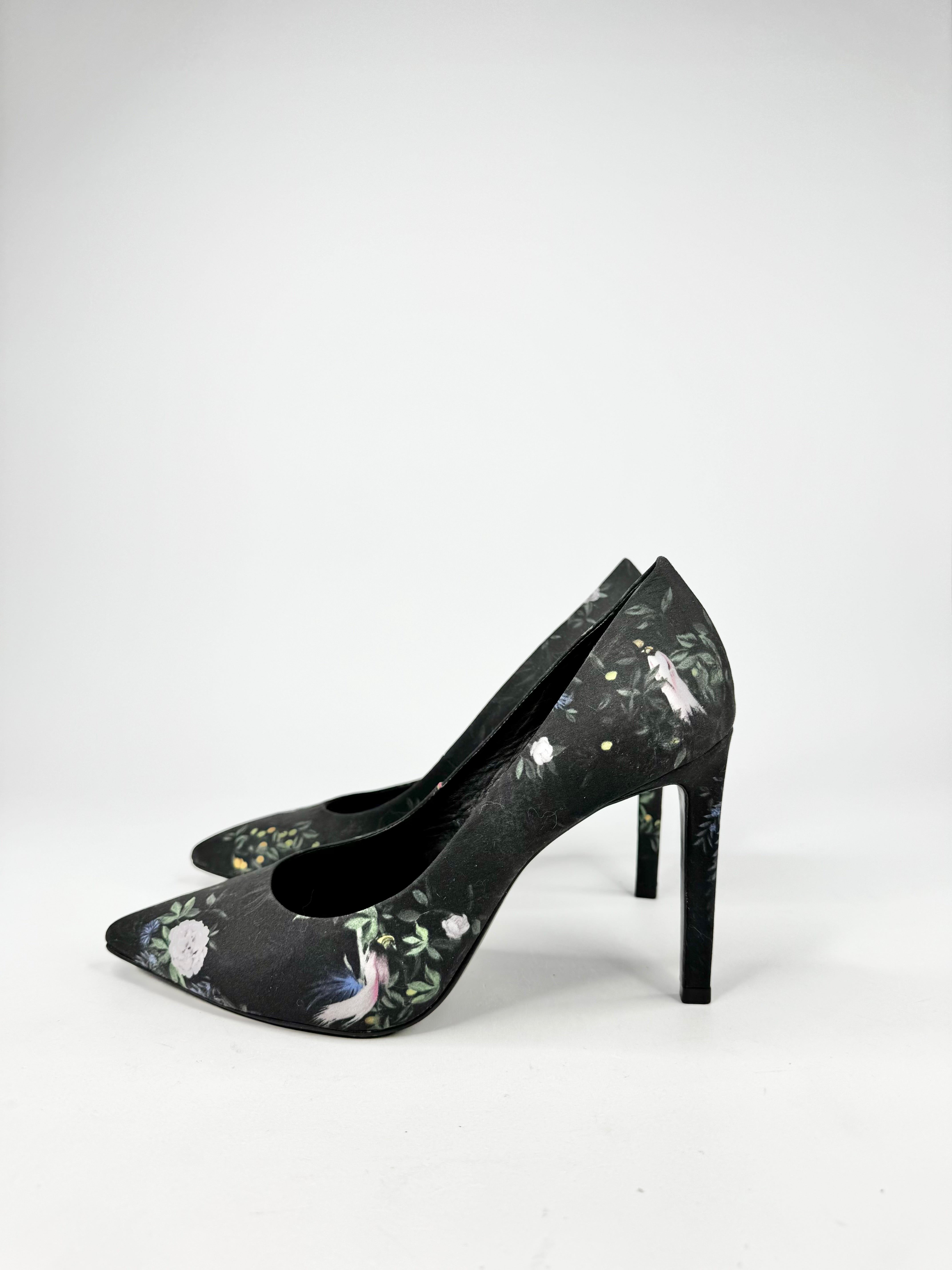 Camilla & Marc Black Floral Pumps - EU39