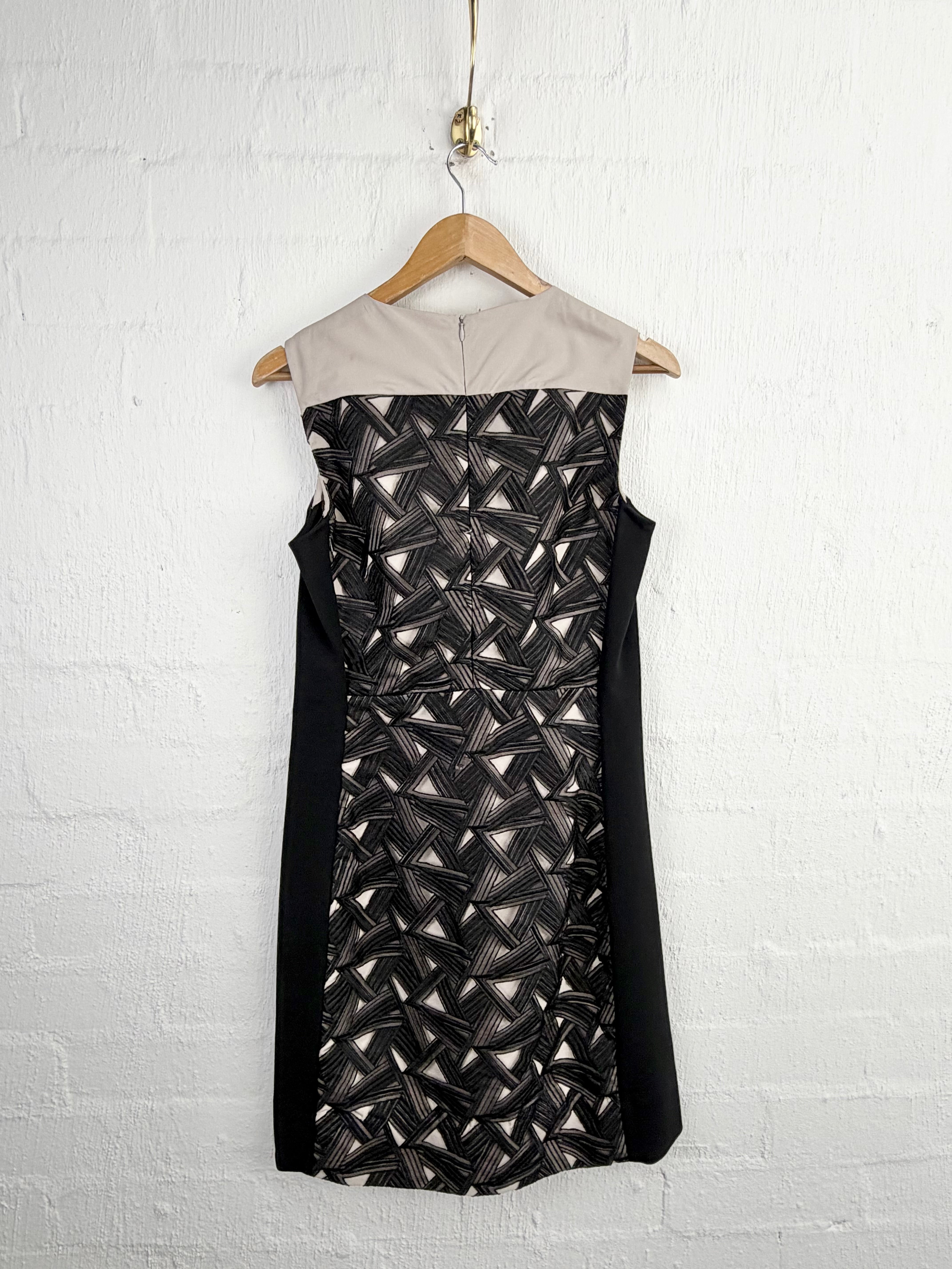 Diane von Furstenberg Beige & Black Sleeveless Sheath Dress - AU10