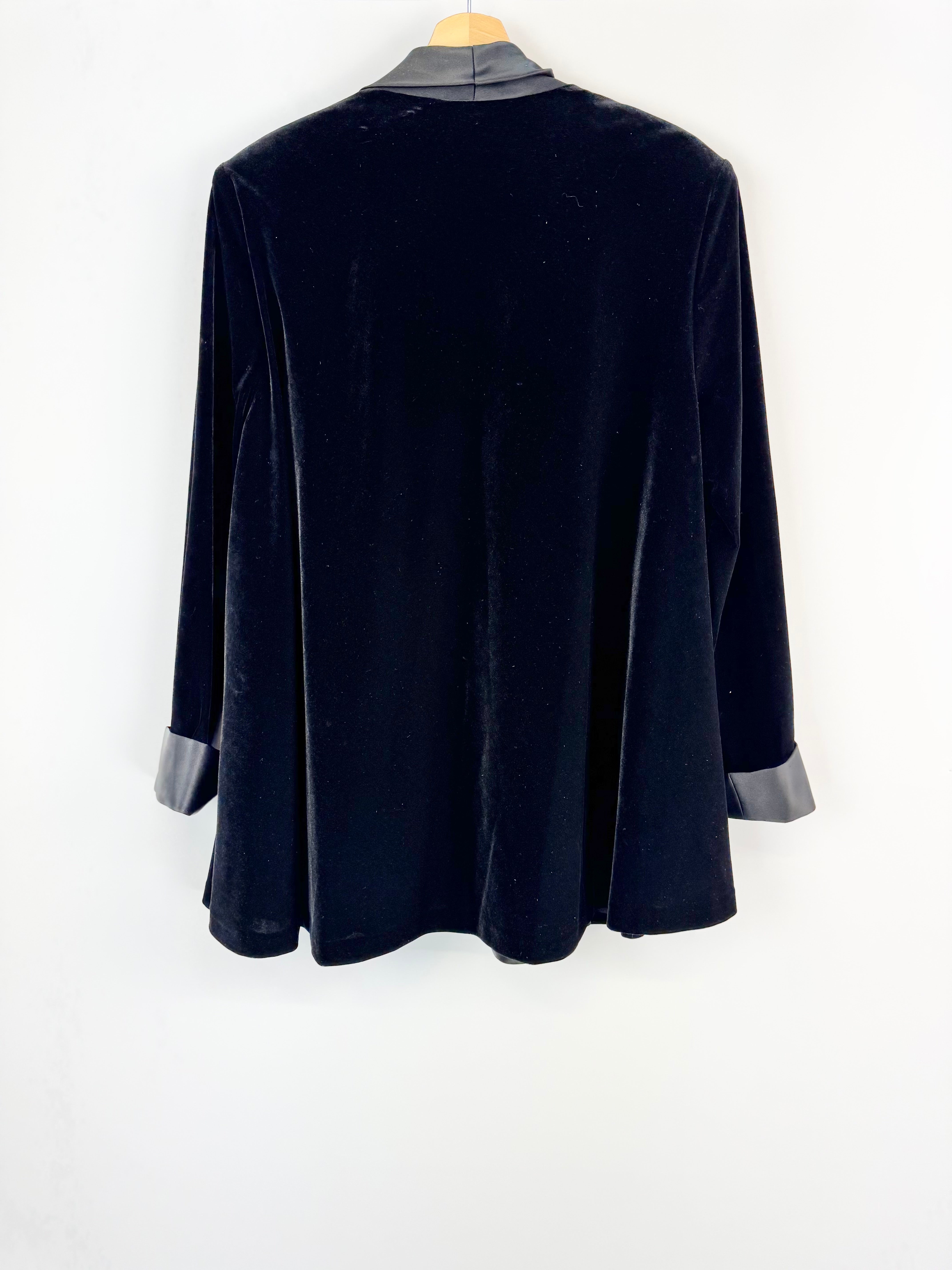 K Black Velvet Like Swing Blazer - AU16