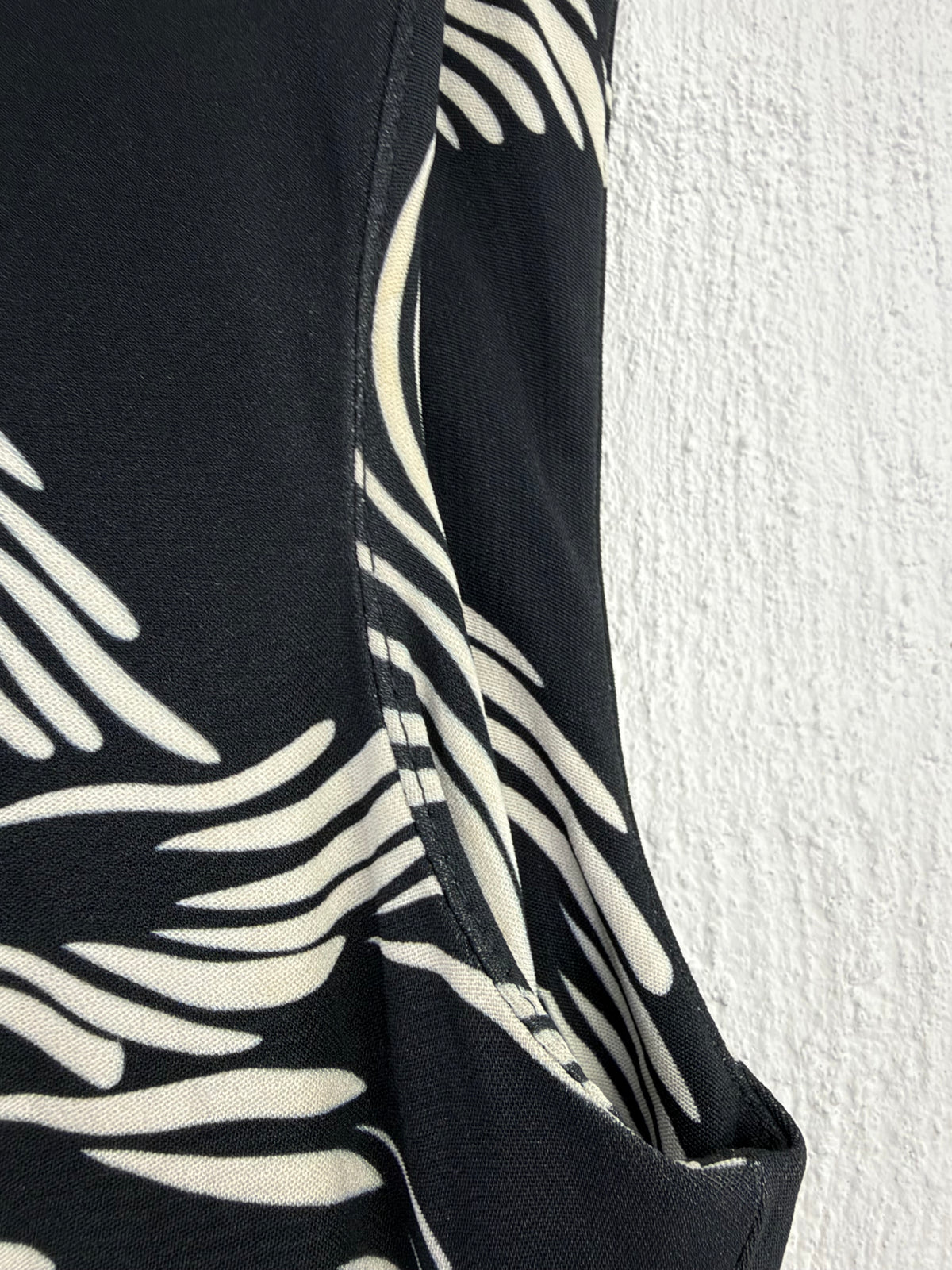 Victoria Beckham Black & Whtie Patterned Midi Dress - AU10