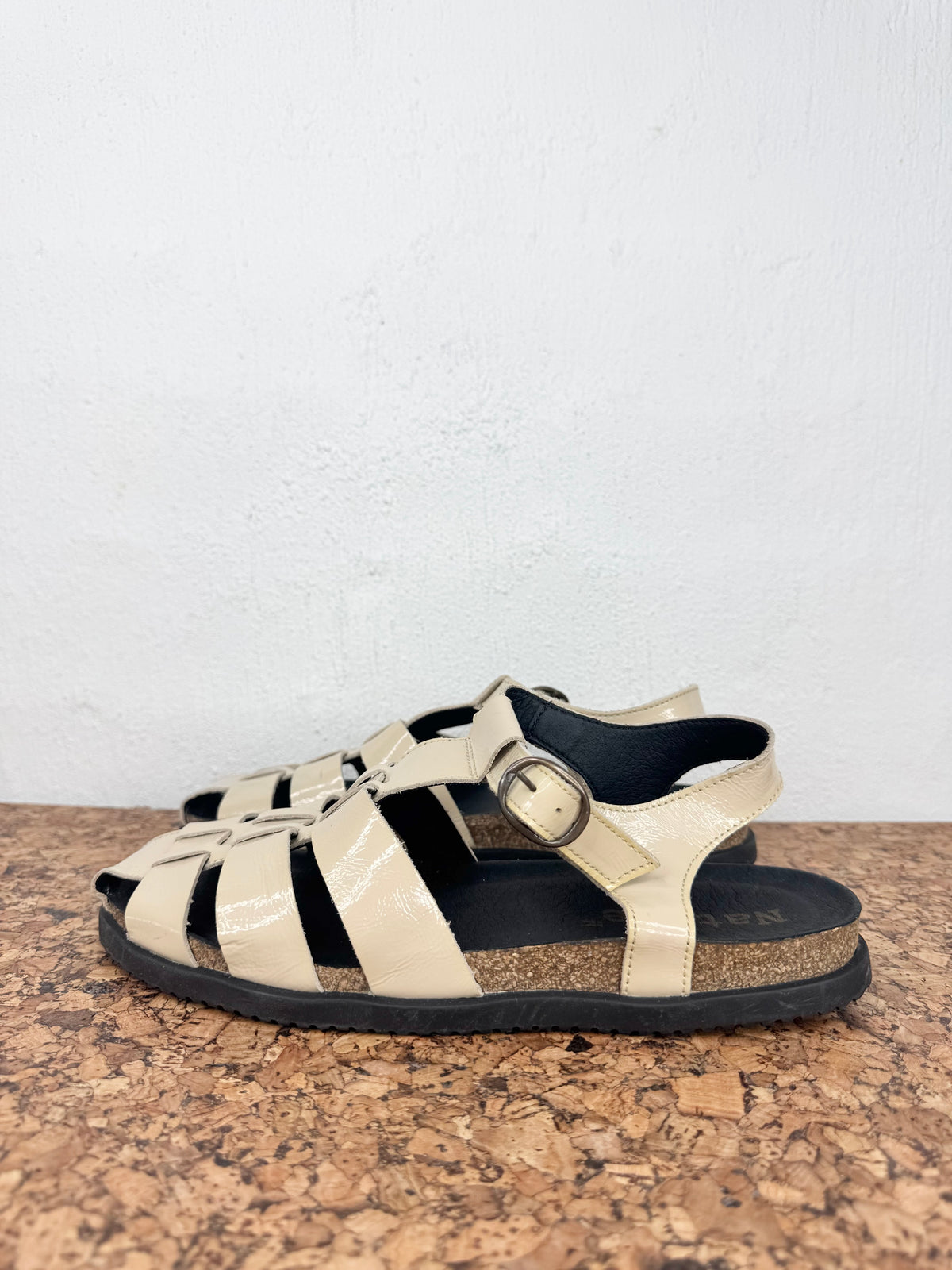 Nature Vanilla Patent Leather Sandals - EU40