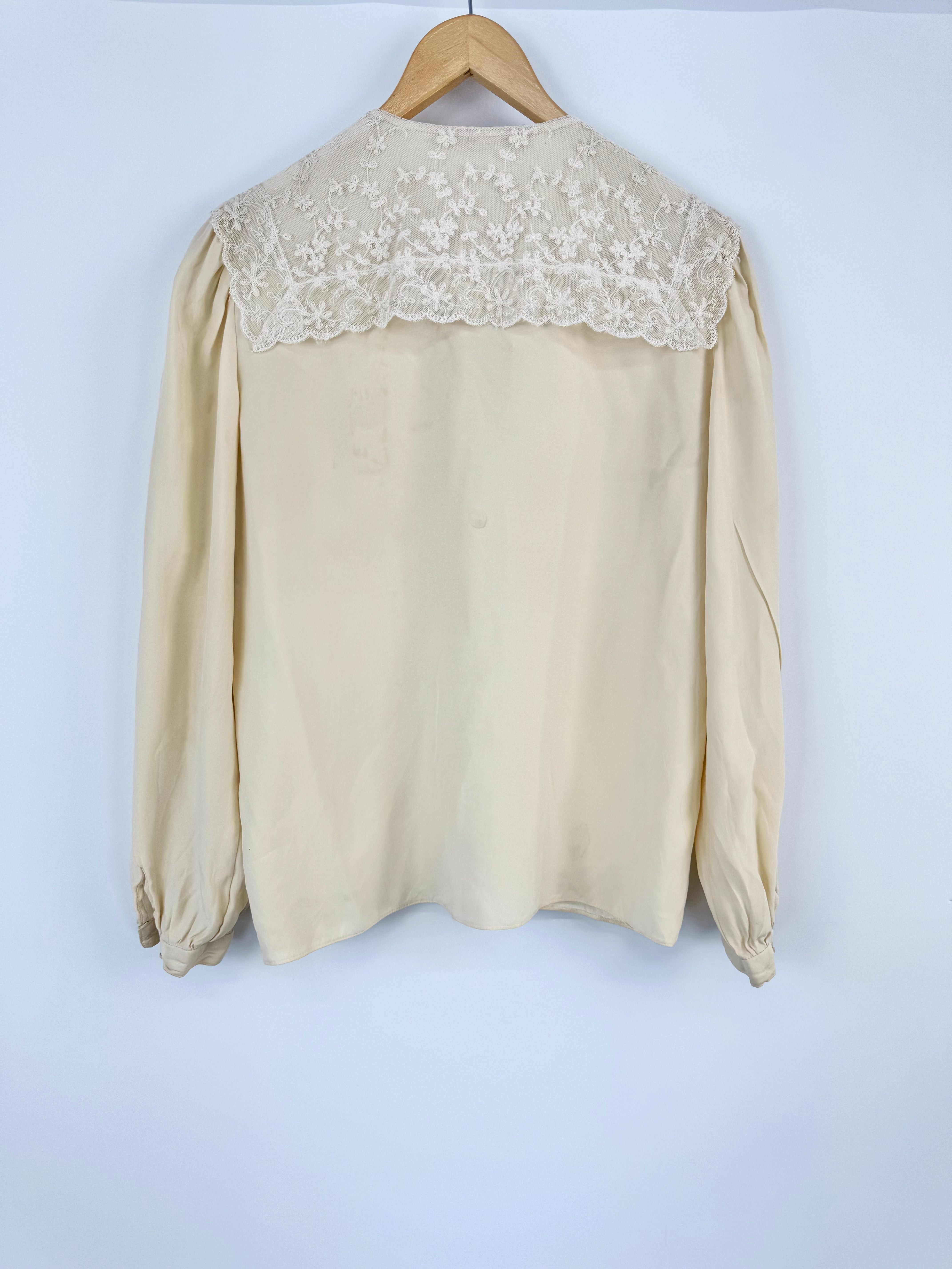VINTAGE PRUE ACTON CREAM SILK WITH LACE COLLAR  TOP - AU6/8
