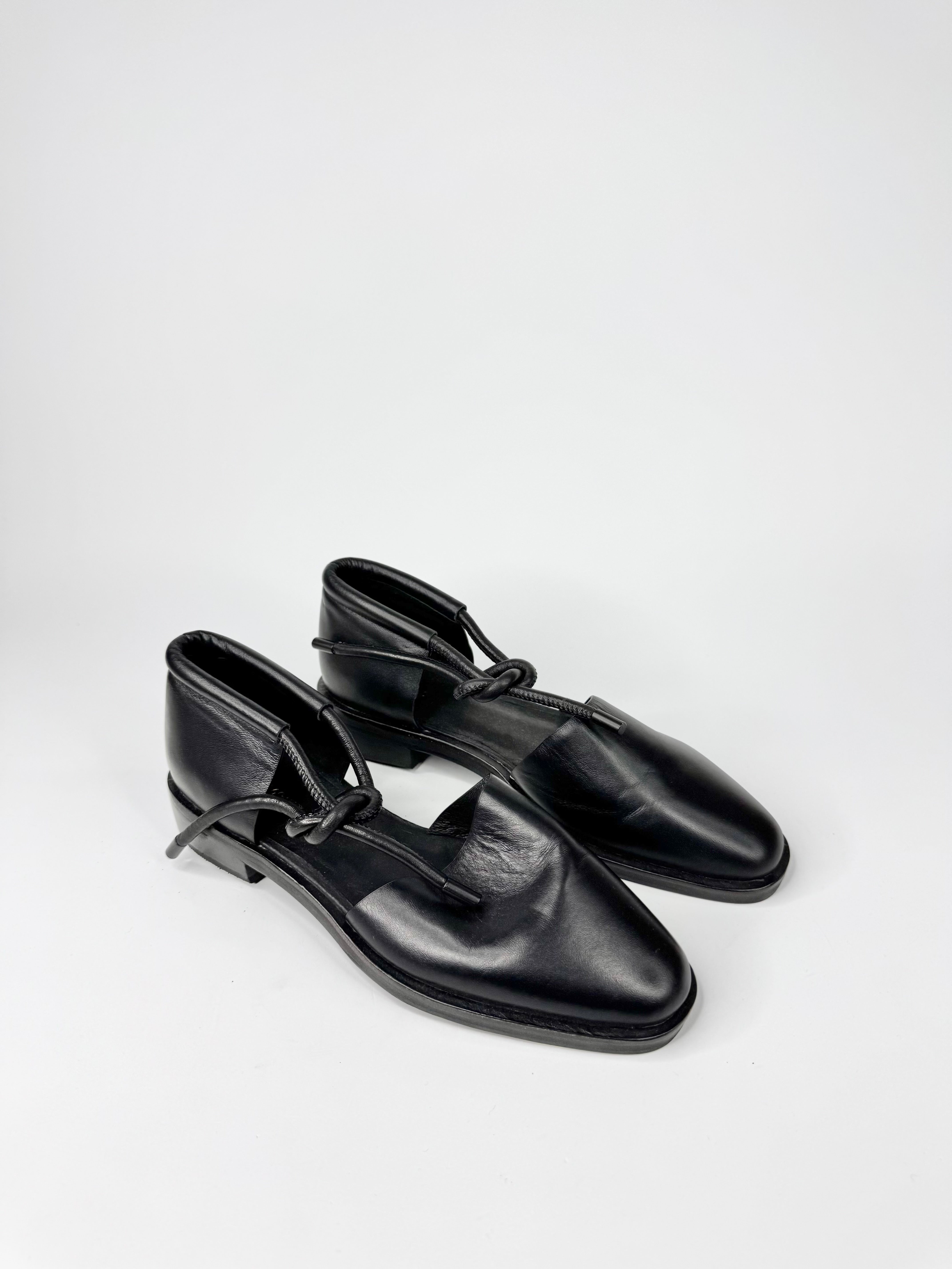 Alpha 60 Smooth Black Leather Cut Out Shoes - EU38