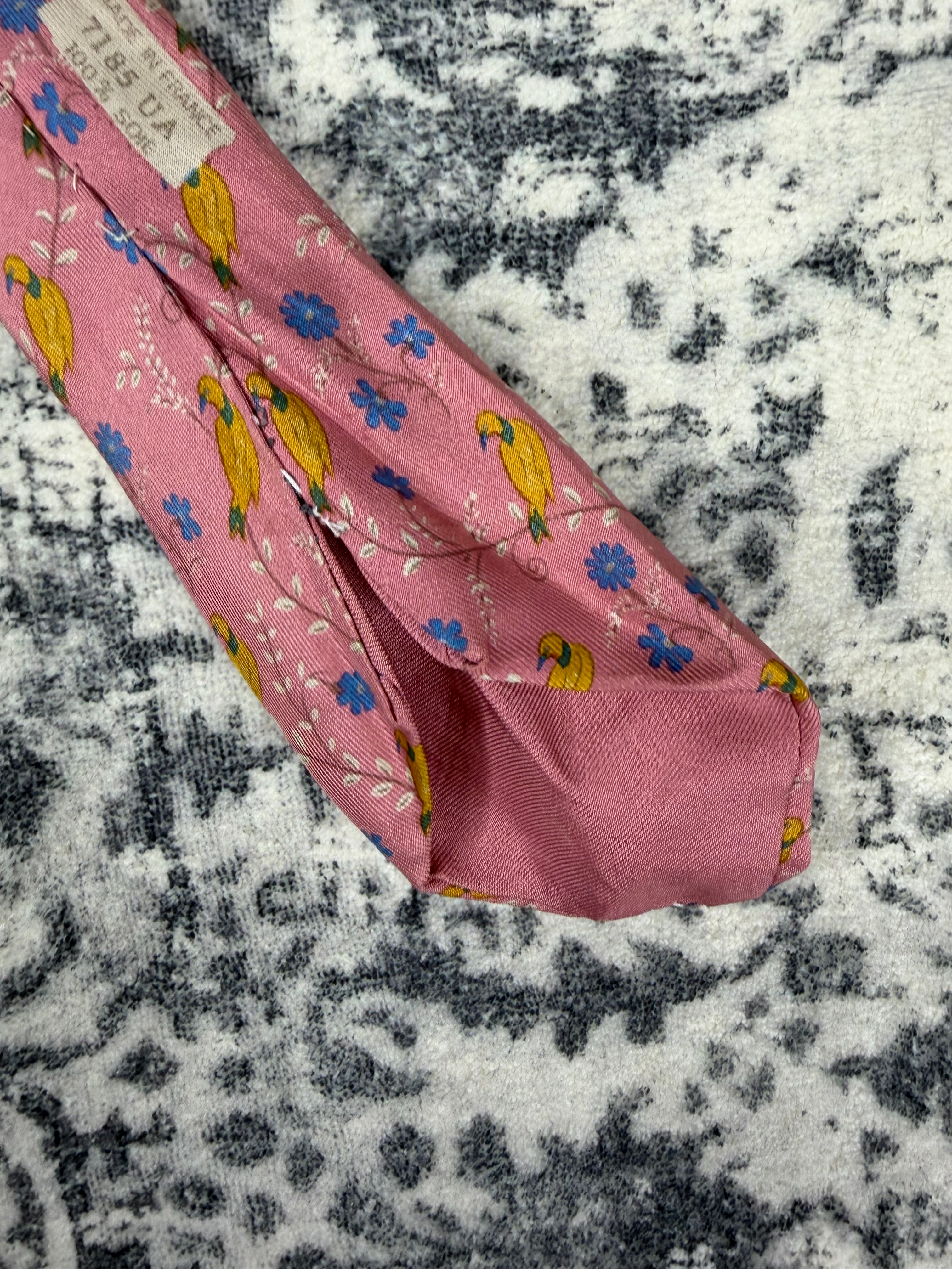 Vintage 90s Hermès Pink Silk Bird Patterned '7185' Silk Tie