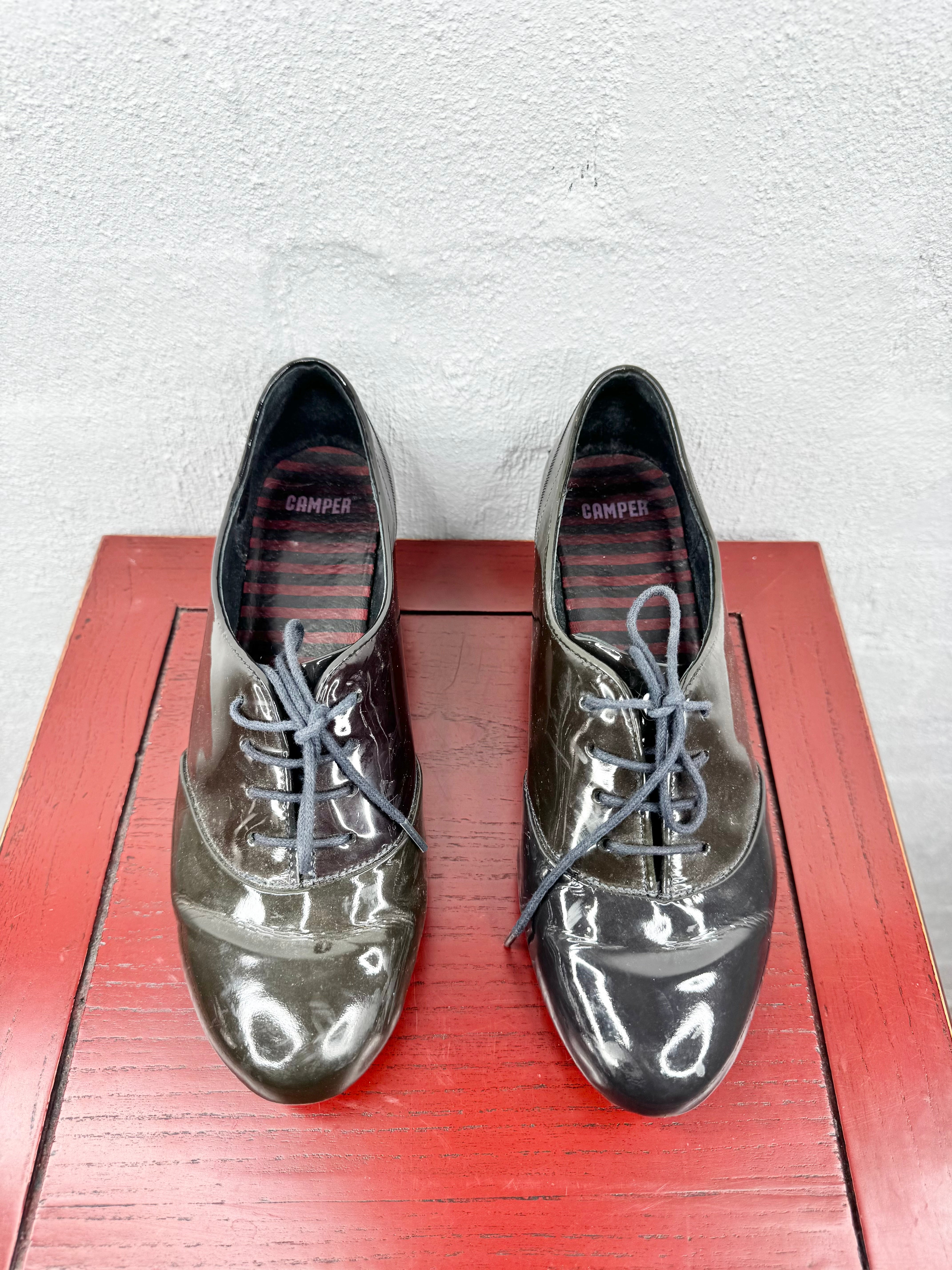 Camper Olive Green & Navy Patent Leather Lace Ups - EU39